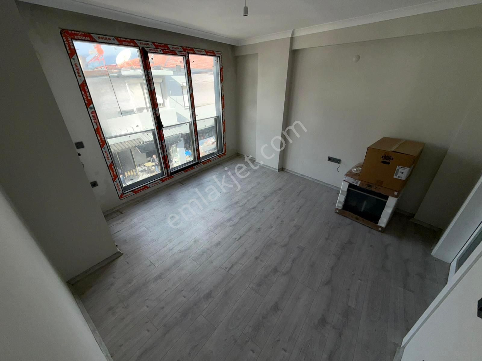 Referans'tan Zeytinli Merkez'de Ön Cephe Ayrı Mutfaklı Modern Tasarımlı 1+1 Daire - Görsel 16