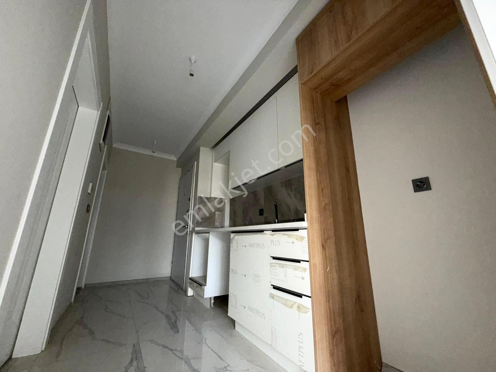 Referans'tan Zeytinli Merkez'de Ön Cephe Ayrı Mutfaklı Modern Tasarımlı 1+1 Daire - Görsel 21