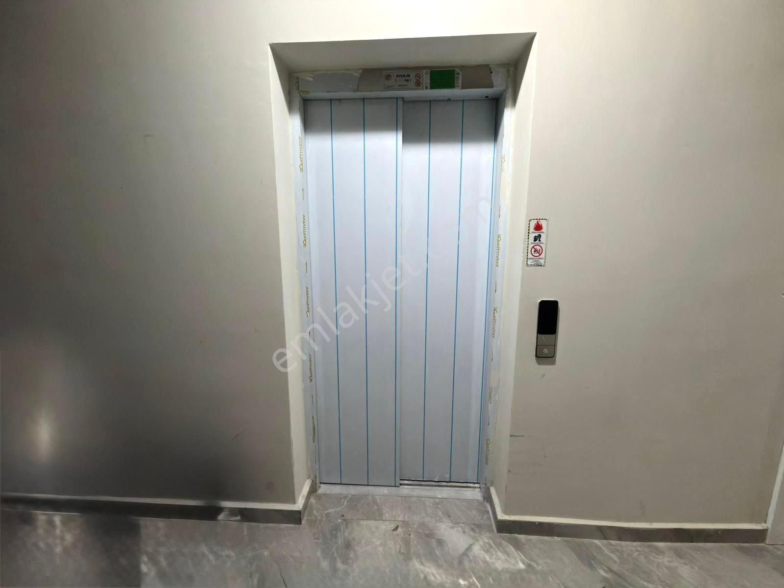 Referans'tan Zeytinli Merkez'de Ön Cephe Ayrı Mutfaklı Modern Tasarımlı 1+1 Daire - Görsel 12