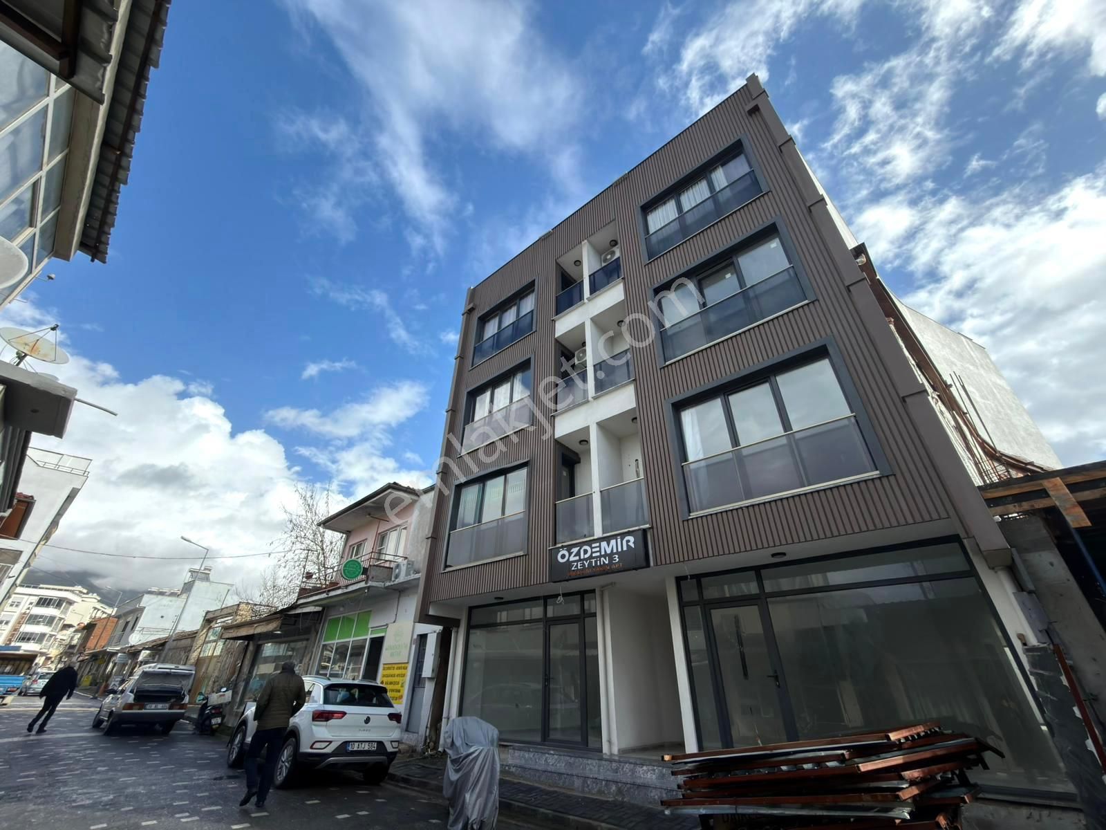 Referans'tan Zeytinli Merkez'de Ön Cephe Ayrı Mutfaklı Modern Tasarımlı 1+1 Daire
