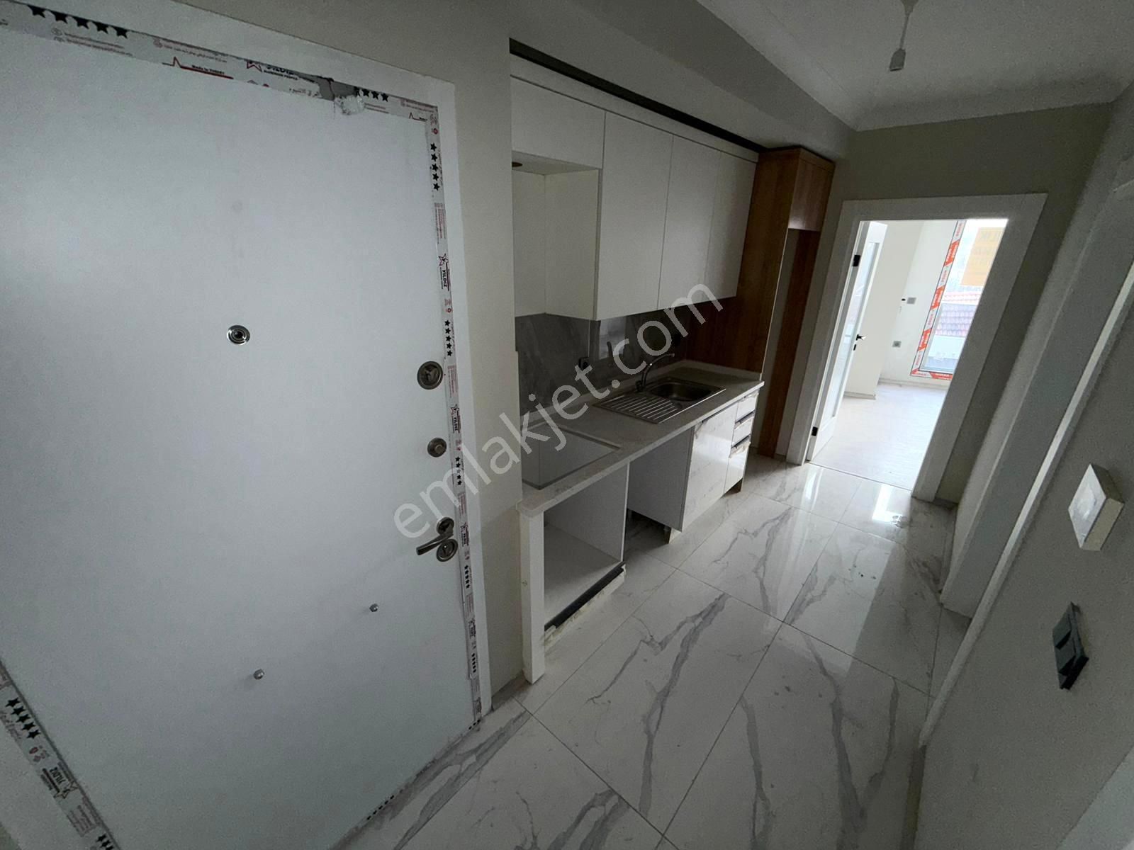 Referans'tan Zeytinli Merkez'de Ön Cephe Ayrı Mutfaklı Modern Tasarımlı 1+1 Daire - Görsel 6