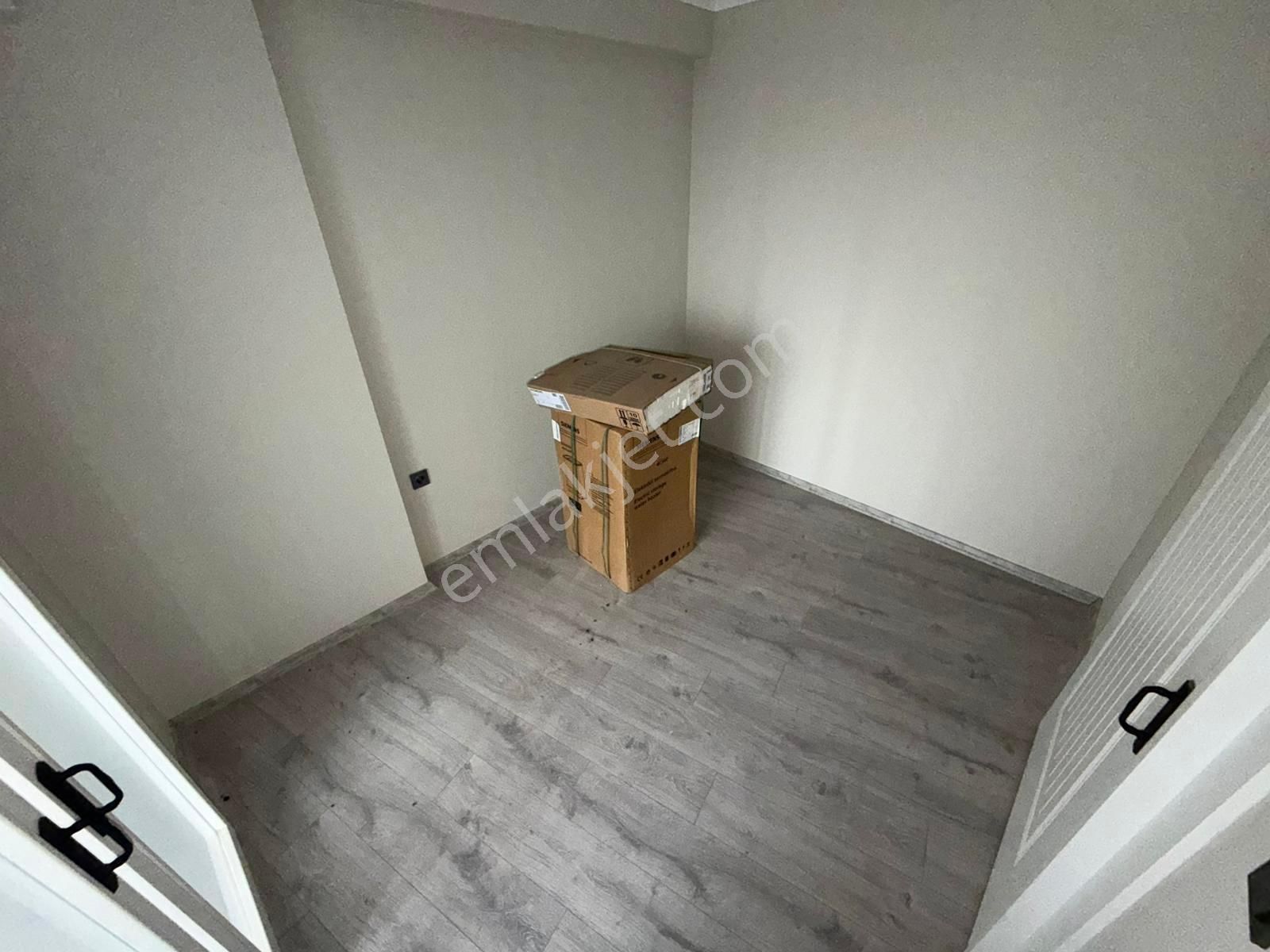 Referans'tan Zeytinli Merkez'de Ön Cephe Ayrı Mutfaklı Modern Tasarımlı 1+1 Daire - Görsel 14