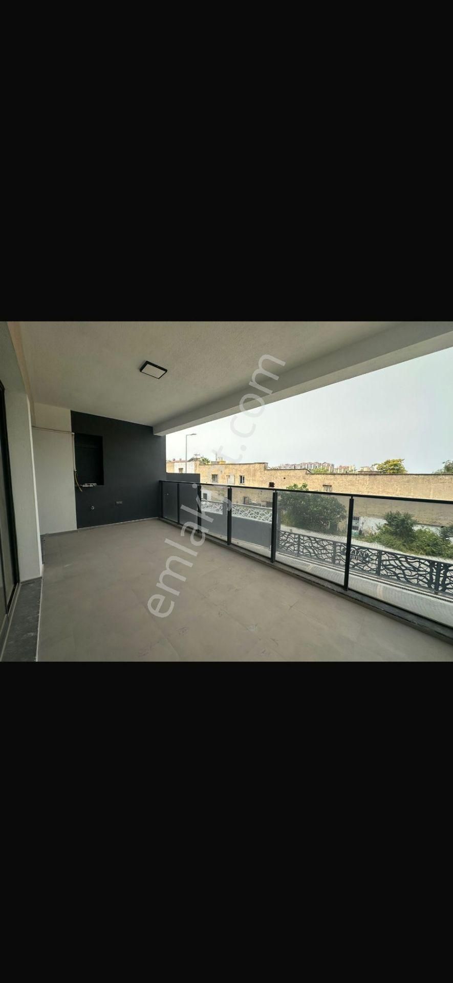 Kuşadasında Havuzlu Güvenlikli Sitede 3+1 Yerden Isıtmalı Satılık Residancee Daire - Görsel 2