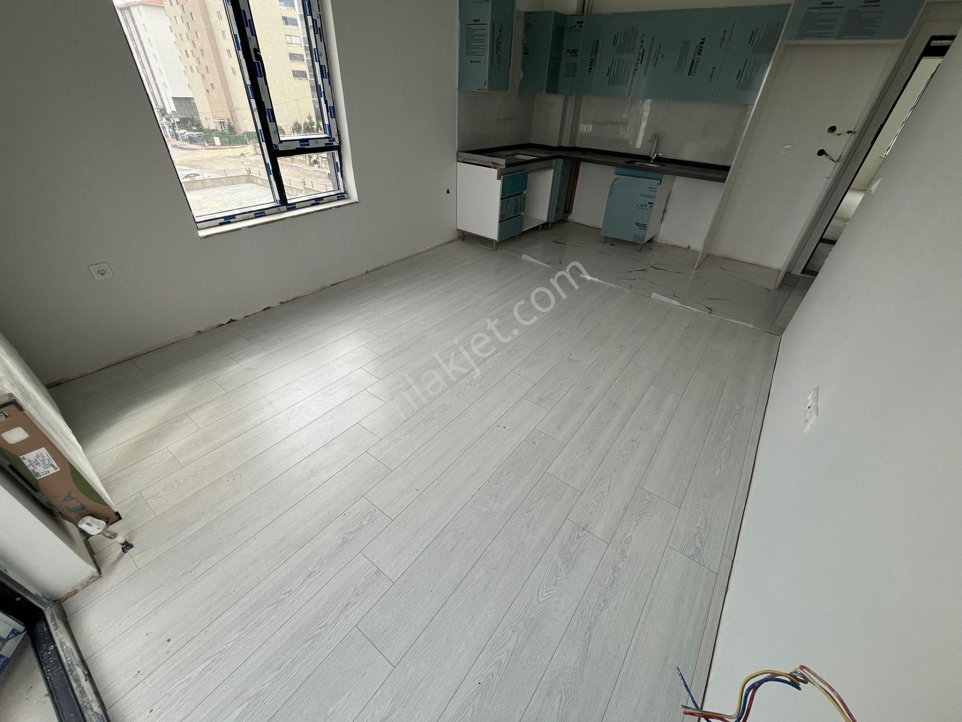 Saraycık Mah'de Sıfır 1+1 2.ara Kat Çift Asansörlü Satılık Köşe Daire