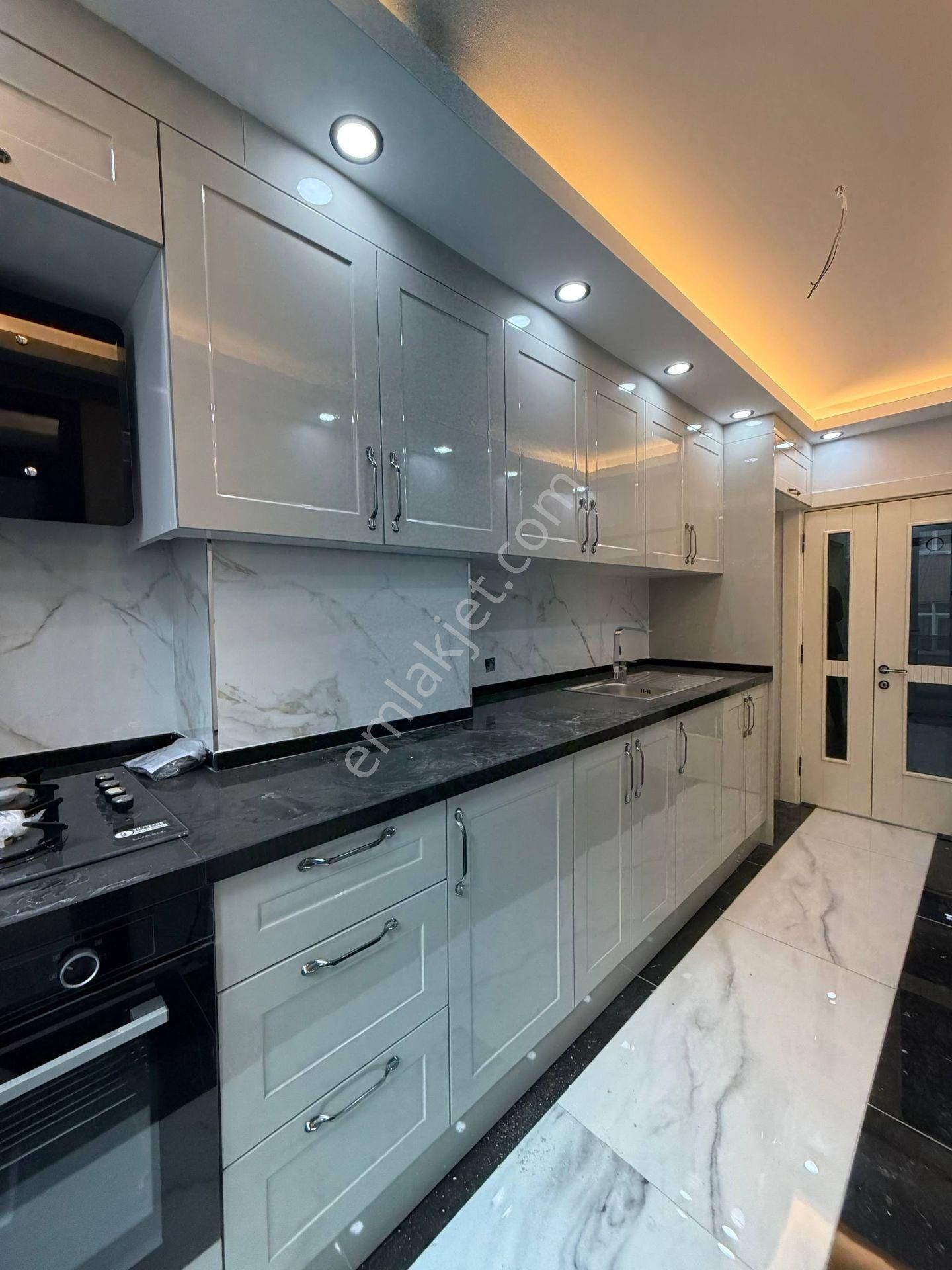 Esenyurt Örnek Mahallesi Kuzuyolu Caddesi 2+1 90 M² Kiralık Boş Sıfır Daire Full Dekorlu Balkonlu - Görsel 6