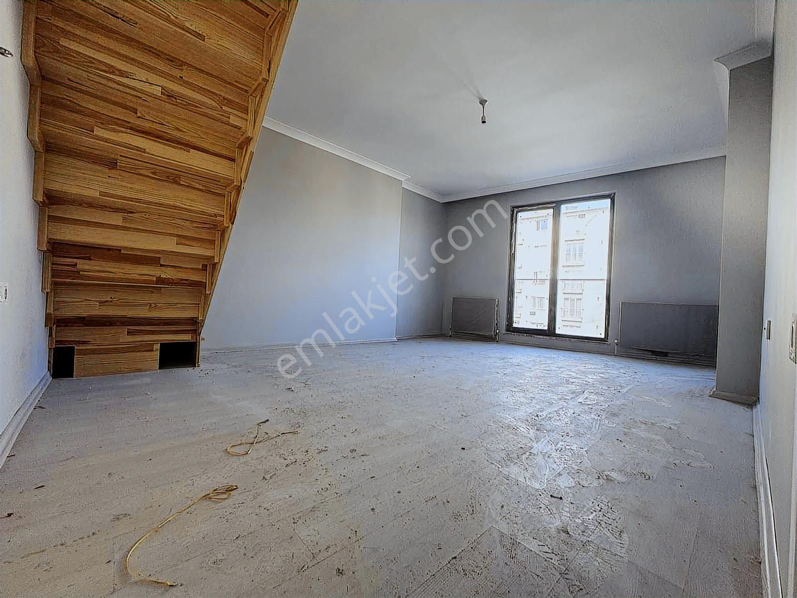 Sancaktepe Yenidoğan 4+1 Üst Üst Dubleks Cadde Üstü - Görsel 24