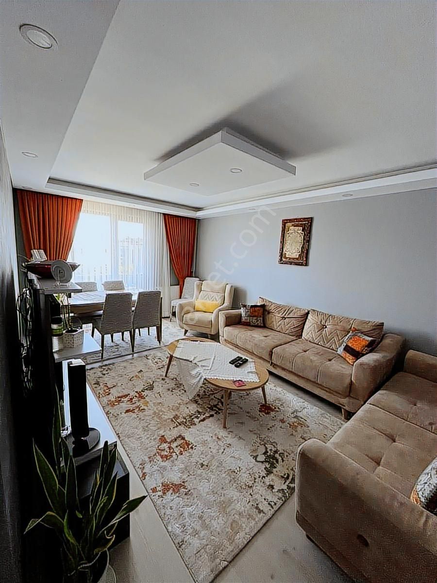 Sancaktepe''de Ana Cadde Üstünde 4+1 Üst Dubleks