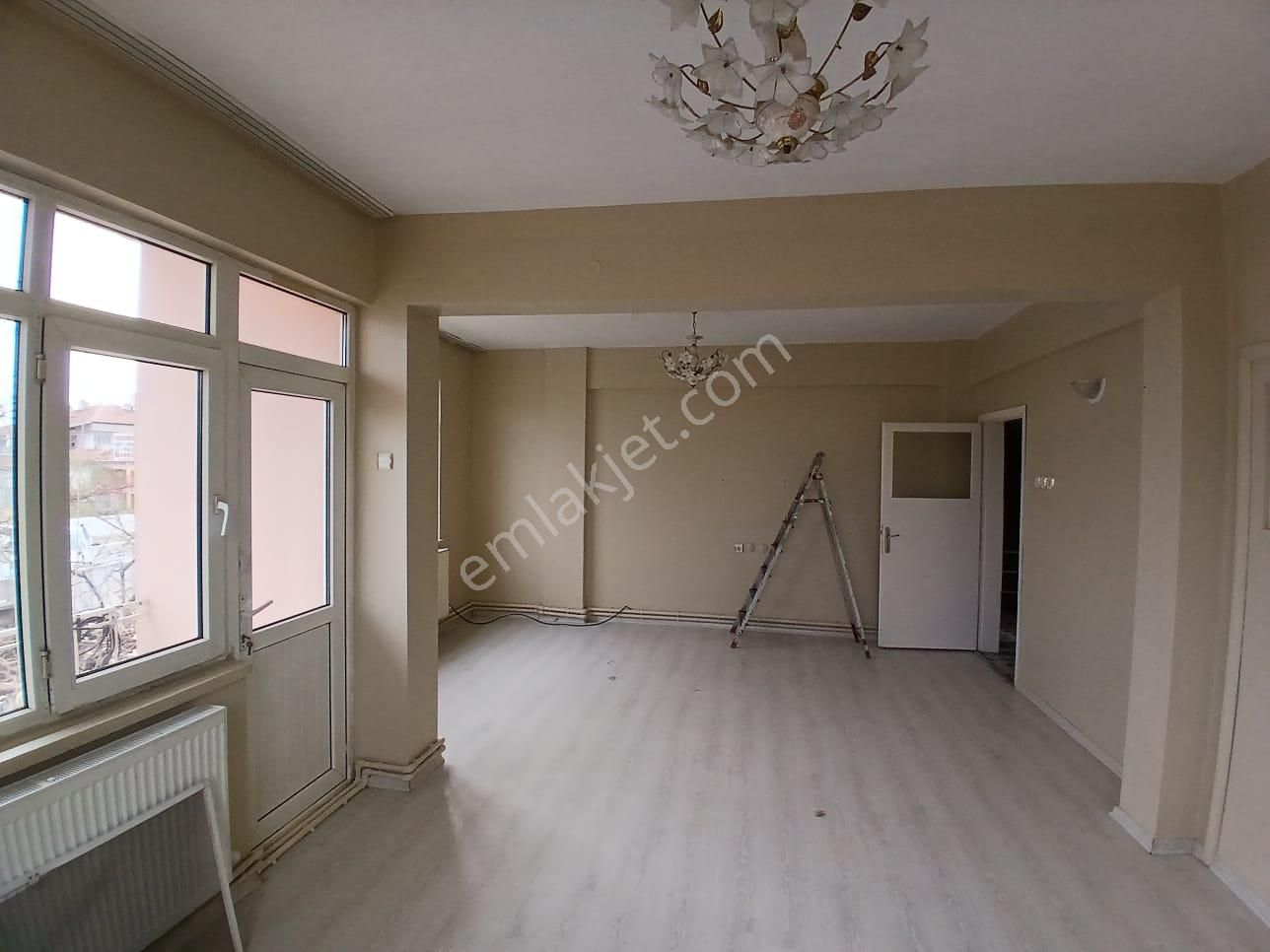 Akçay Emlak'tan Akşehir Bölge Trafik Civarında Doğalgaz Kombili Müstakil Tadında Kiralık 2+1 Daire - Görsel 32