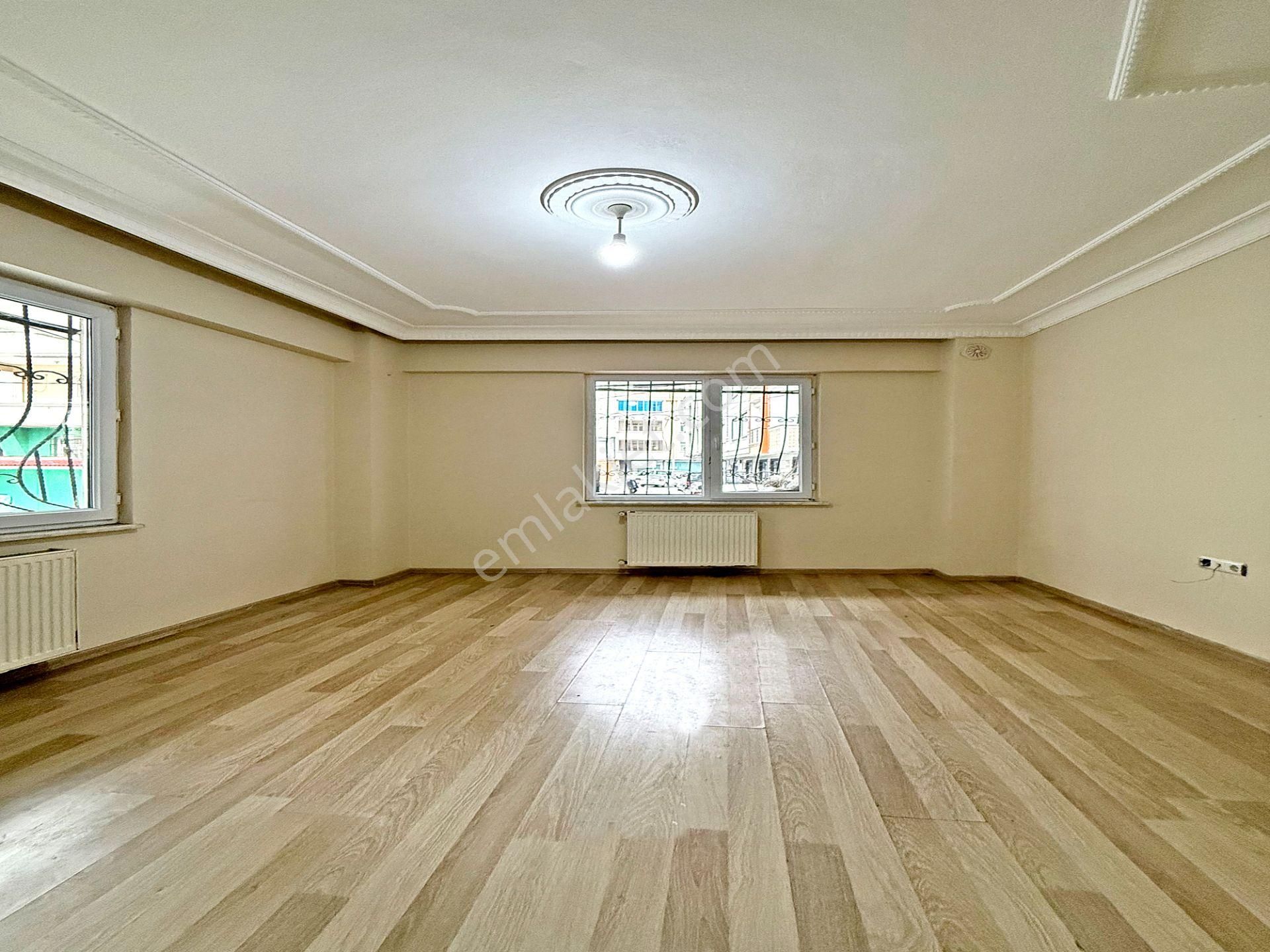 Bağlarçeşme Caddesine Yakın 1.kat Emsalinde 3+1 Yüksek Giriş