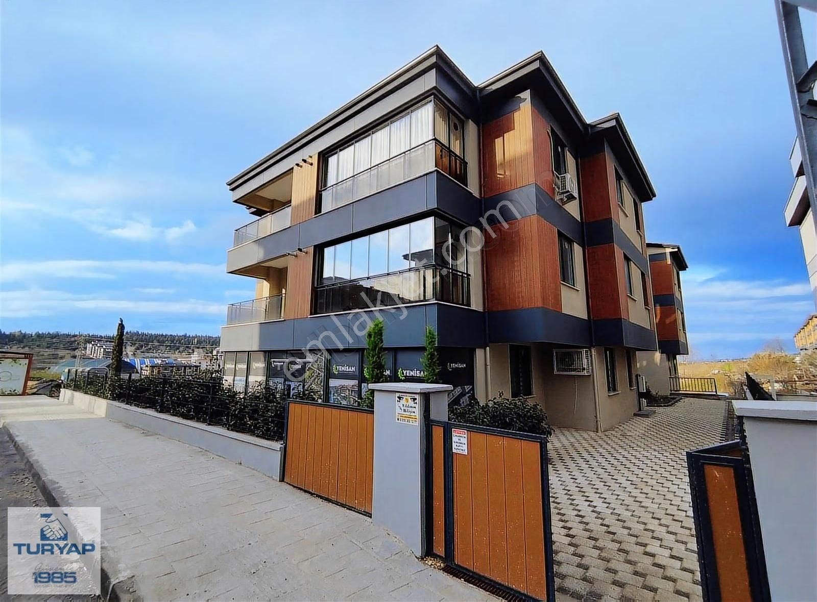 Turyap'tan; Mustafa Kemal Paşa Mah'de, Yeni Binada Kiralık 2+1