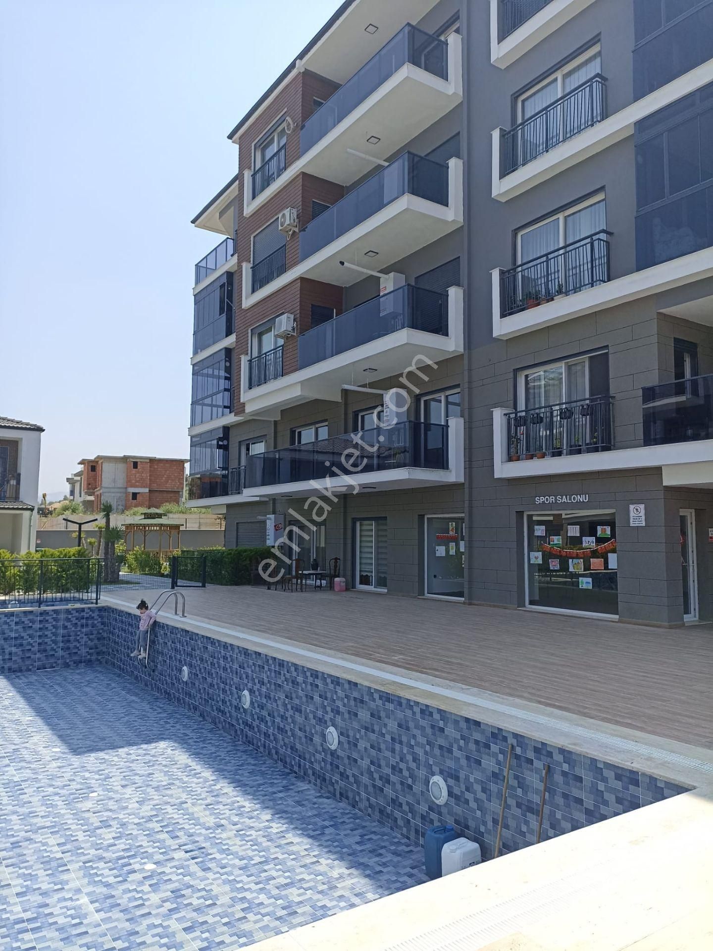 Kuşadasında 2+1 90m2 Ara Kat Havuzlu Güvenlikli Sitede Satılık Ara Kat Daire - Görsel 26