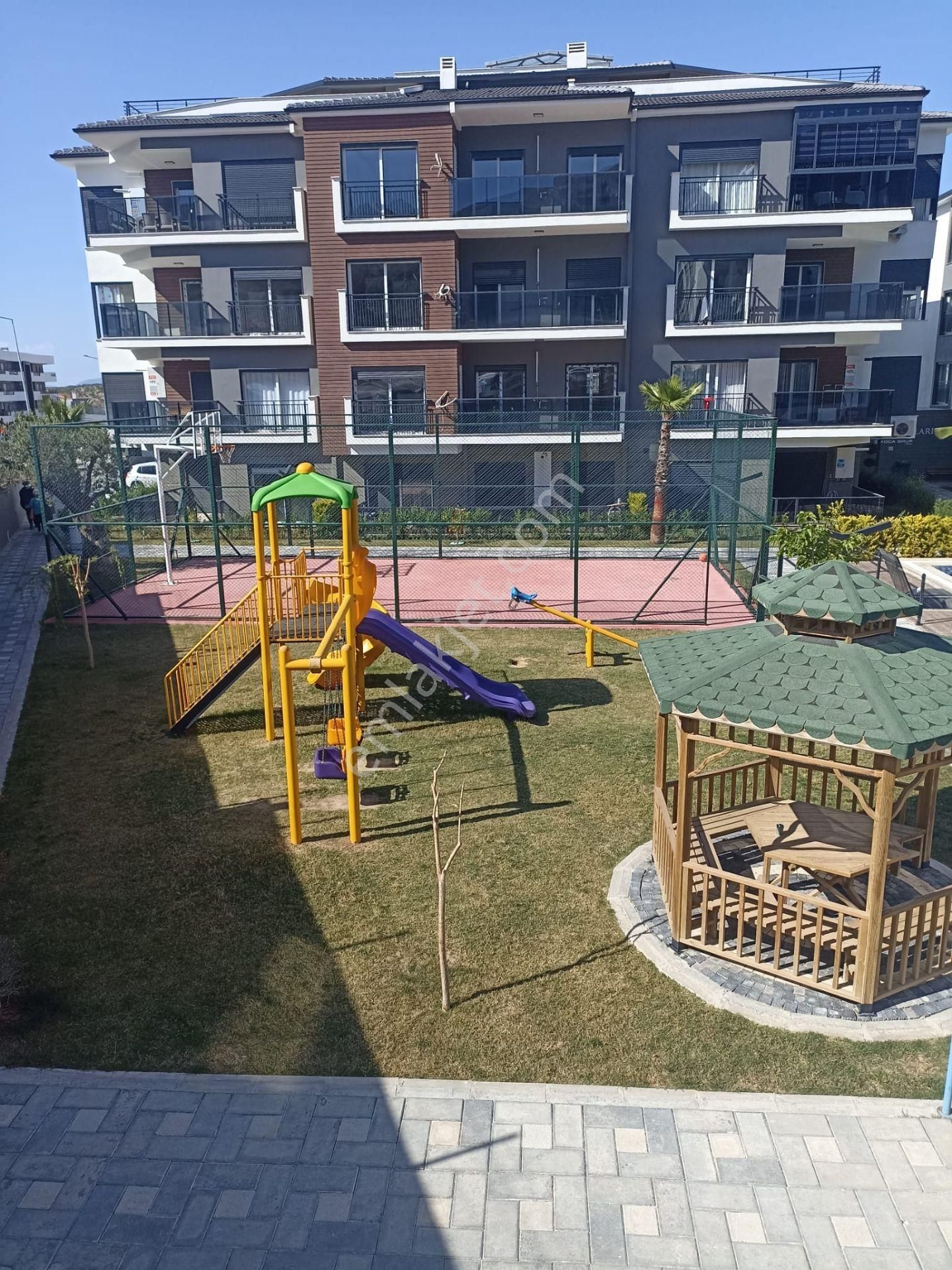 Kuşadasında 2+1 90m2 Ara Kat Havuzlu Güvenlikli Sitede Satılık Ara Kat Daire - Görsel 24