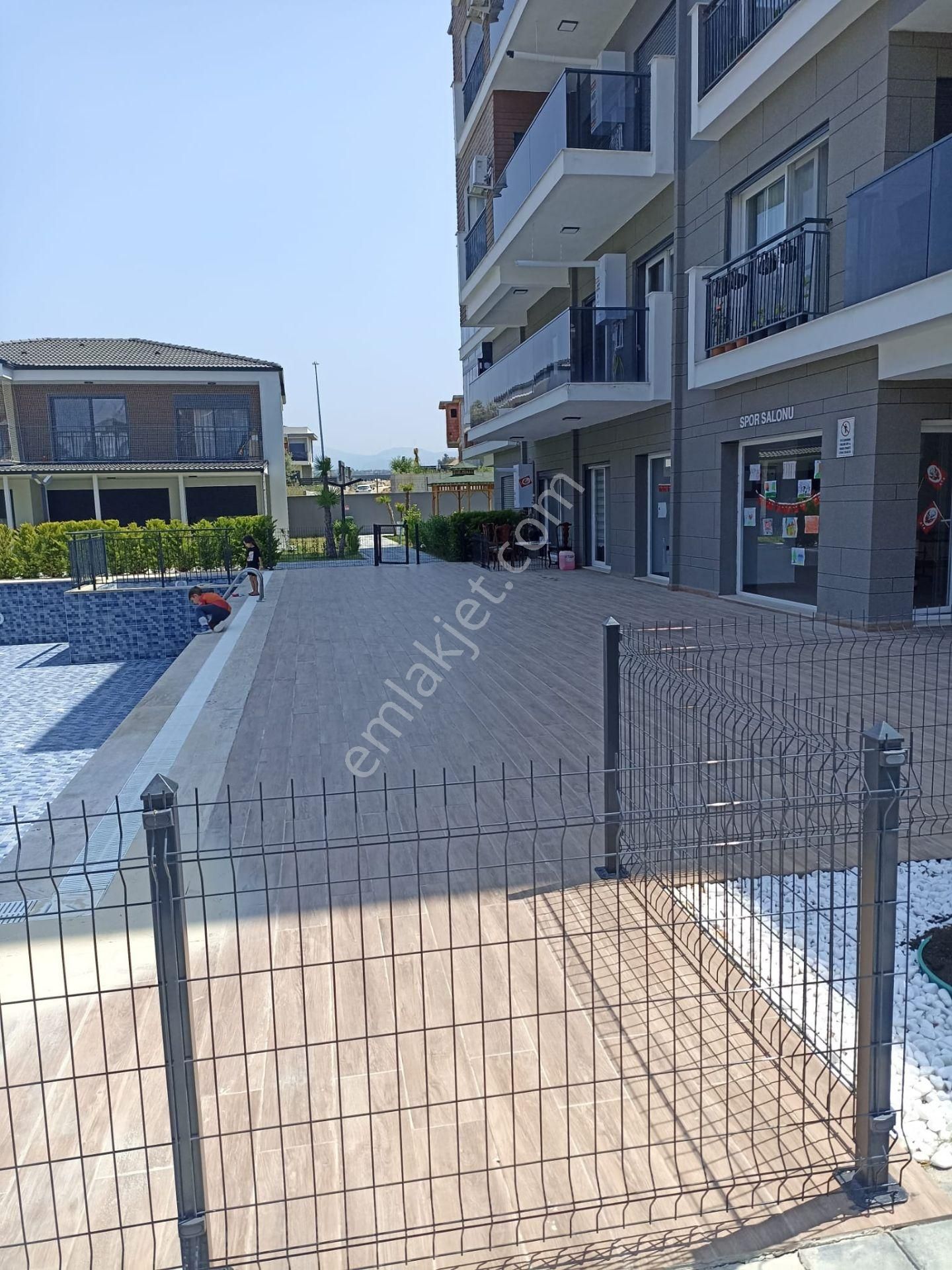 Kuşadasında 2+1 90m2 Ara Kat Havuzlu Güvenlikli Sitede Satılık Ara Kat Daire - Görsel 27