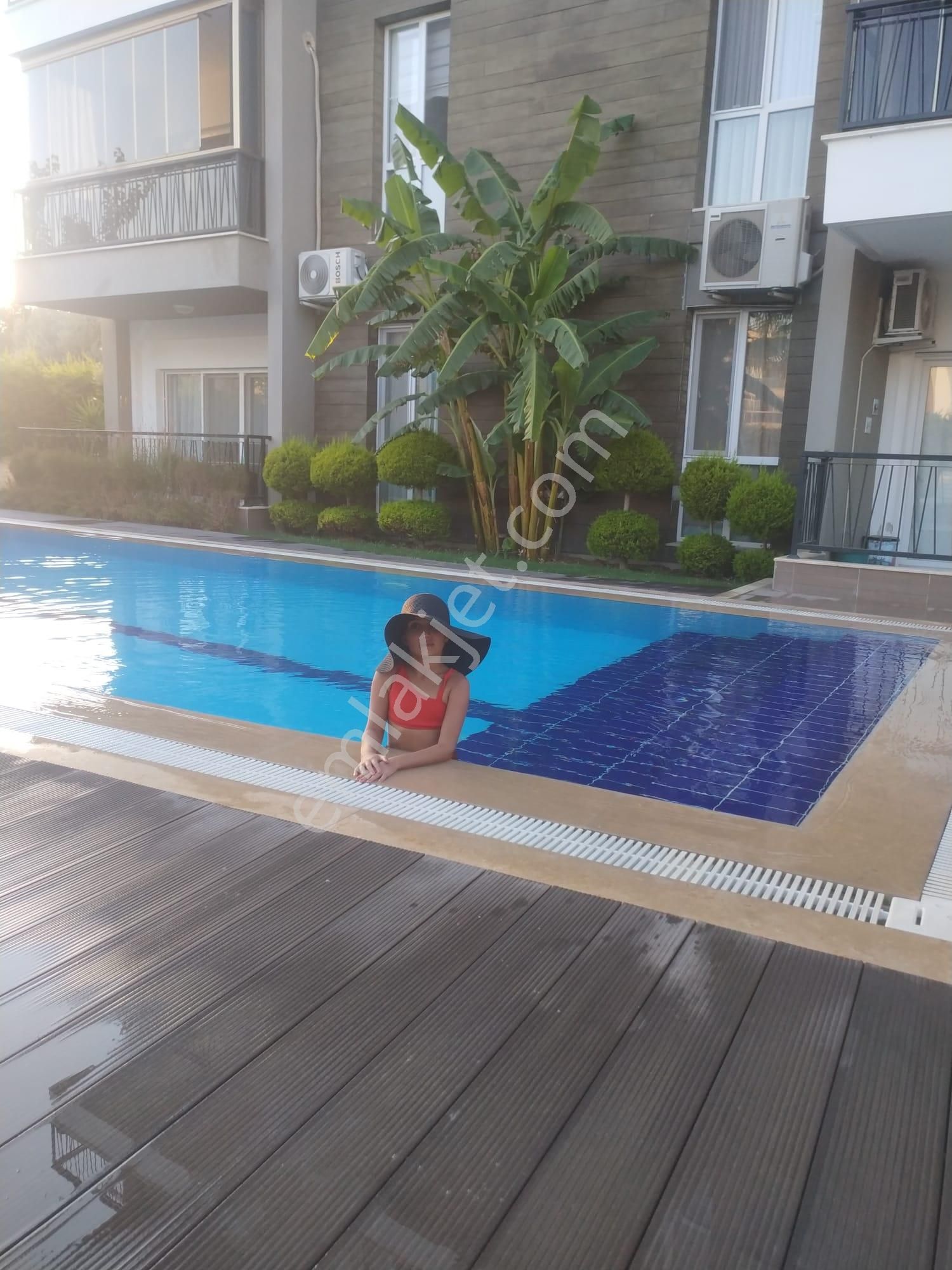 Kuşadasında 2+1 90m2 Ara Kat Havuzlu Güvenlikli Sitede Satılık Ara Kat Daire - Görsel 3