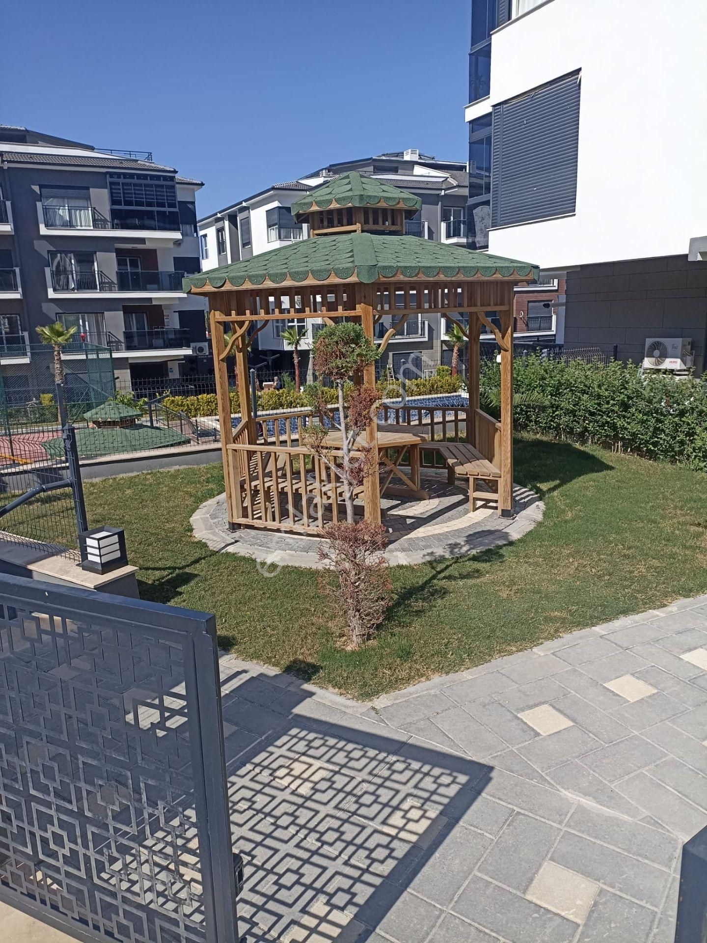 Kuşadasında 2+1 90m2 Ara Kat Havuzlu Güvenlikli Sitede Satılık Ara Kat Daire - Görsel 23