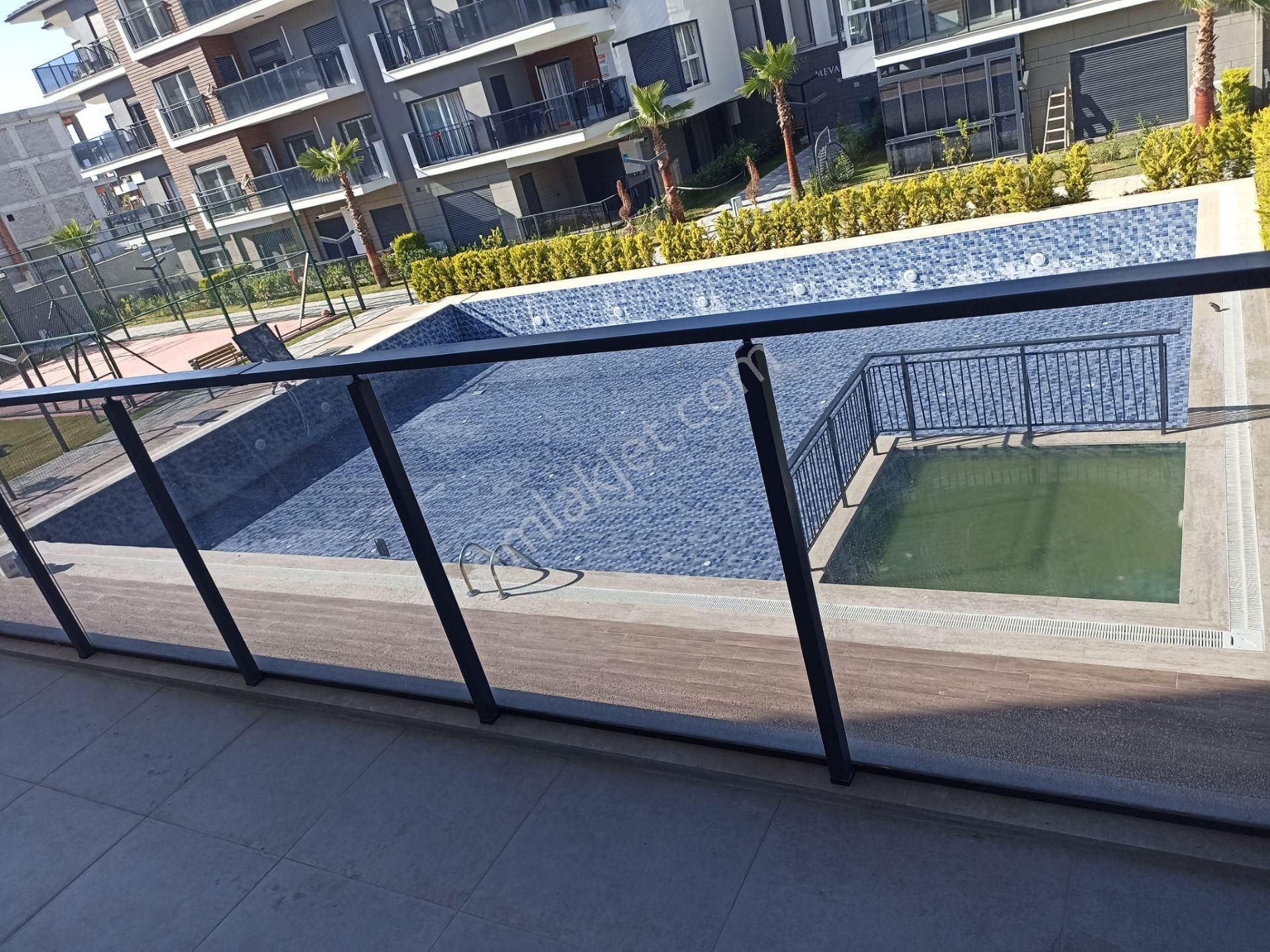 Kuşadasında 2+1 90m2 Ara Kat Havuzlu Güvenlikli Sitede Satılık Ara Kat Daire - Görsel 4