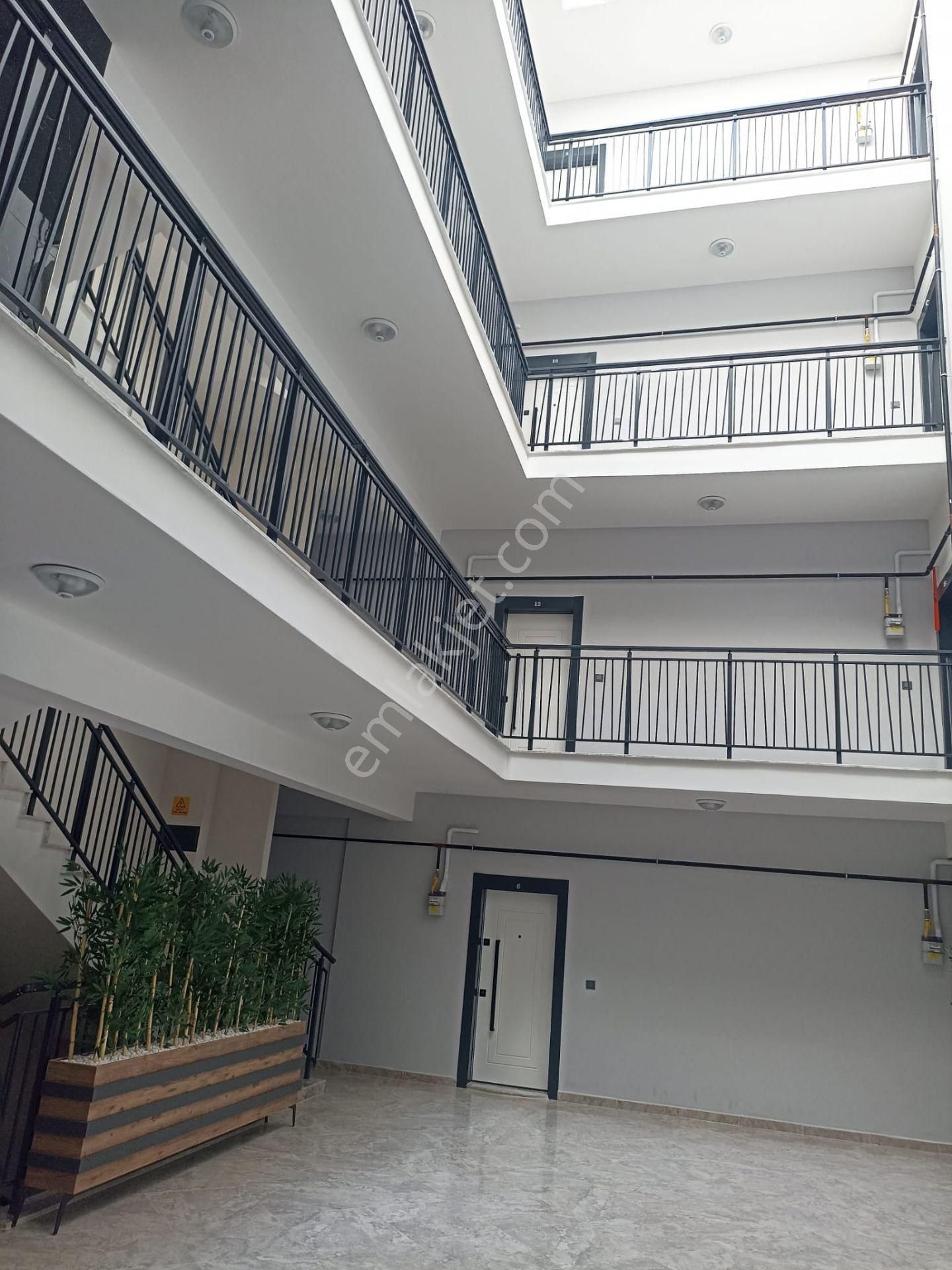 Kuşadasında 2+1 90m2 Ara Kat Havuzlu Güvenlikli Sitede Satılık Ara Kat Daire - Görsel 21