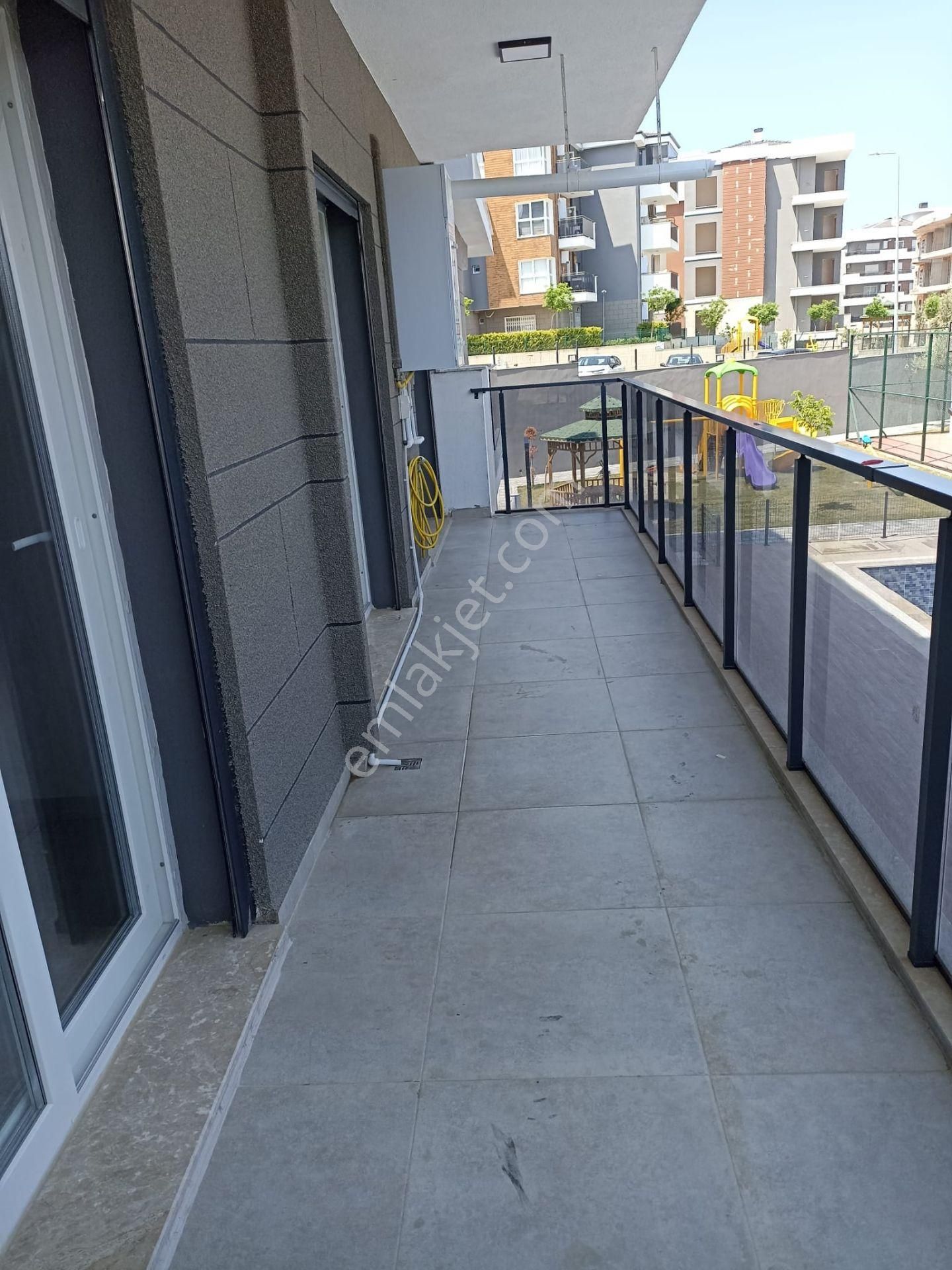 Kuşadasında 2+1 90m2 Ara Kat Havuzlu Güvenlikli Sitede Satılık Ara Kat Daire - Görsel 6