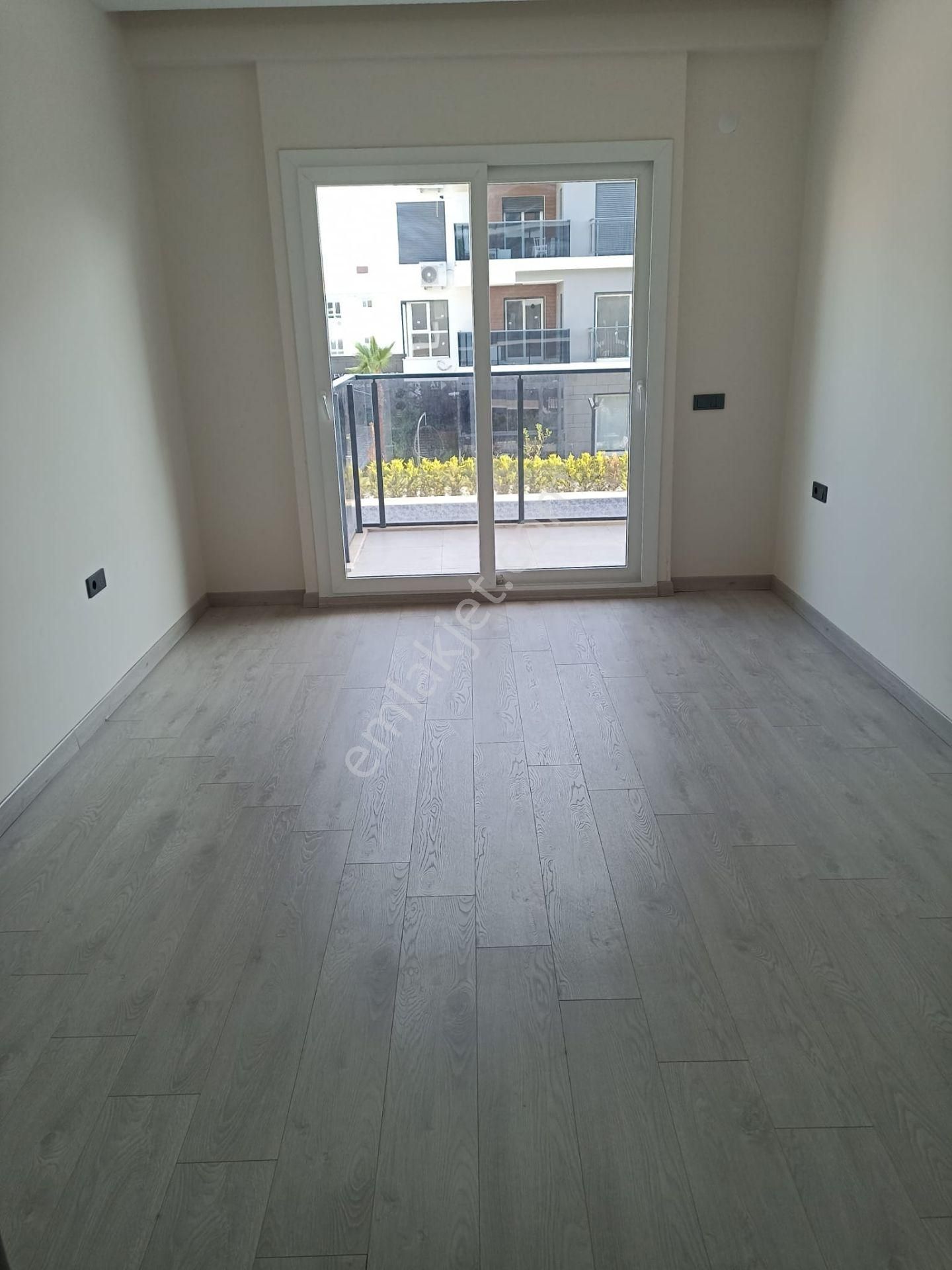 Kuşadasında 2+1 90m2 Ara Kat Havuzlu Güvenlikli Sitede Satılık Ara Kat Daire - Görsel 12