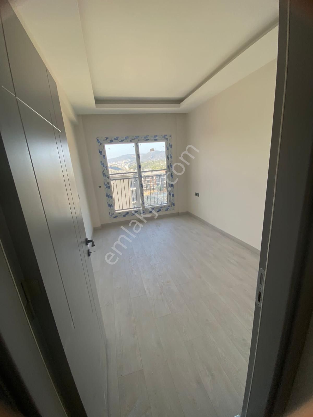 Kuşadasında 2+1 90m2 Ara Kat Havuzlu Güvenlikli Sitede Satılık Ara Kat Daire - Görsel 13