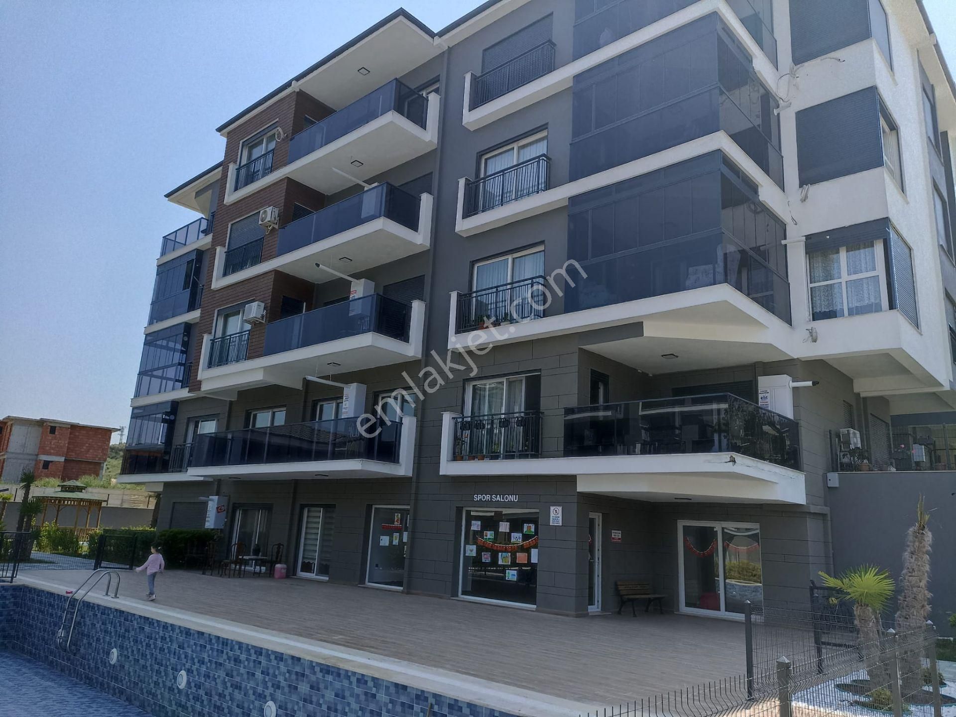 Kuşadasında 2+1 90m2 Ara Kat Havuzlu Güvenlikli Sitede Satılık Ara Kat Daire - Görsel 25