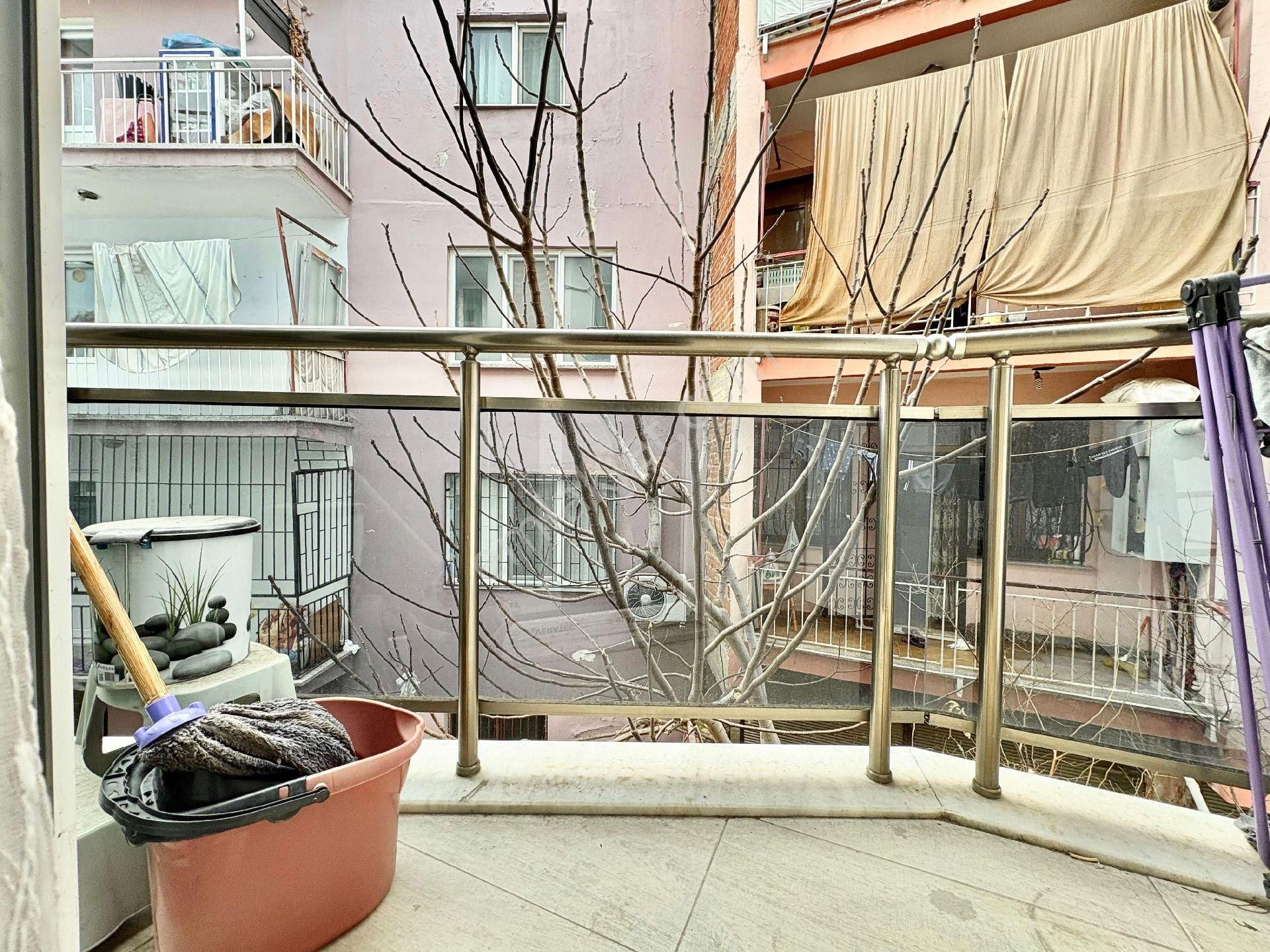Pelitlibağ Mahallesinde Ara Kat Balkonlu Kiracılı Apart - Görsel 11