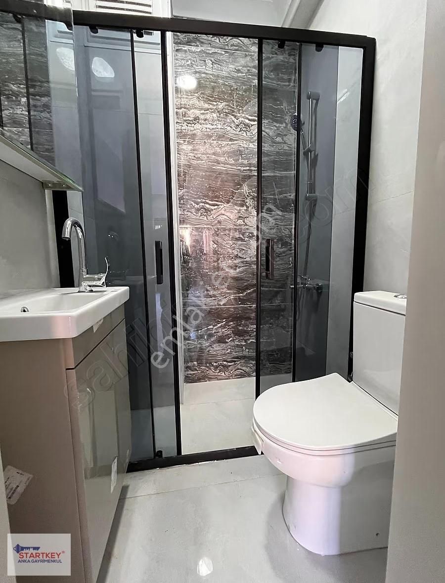 Edremit'te Merkezi Lokasyonda Cadde Üzeri Kiralık 2+1 Daire - Görsel 2