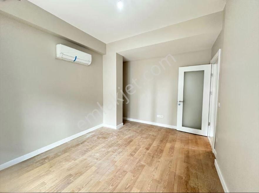 Kozyatağı Sıfır Binada Giriş Yerden Isıtma Güney Cephe 2+1 Satılık Daire Kadıköy İstanbul - Görsel 3