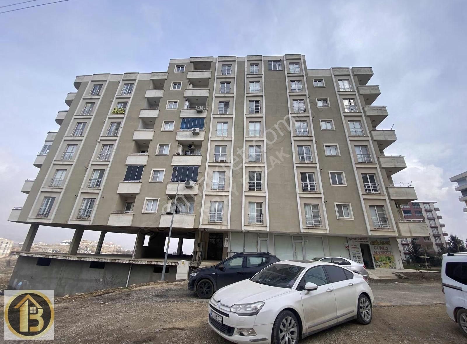 Hastahane Yanı 120 Metrekare Net 2+1 Ayrı Mutfaklı Ara Kat Daire