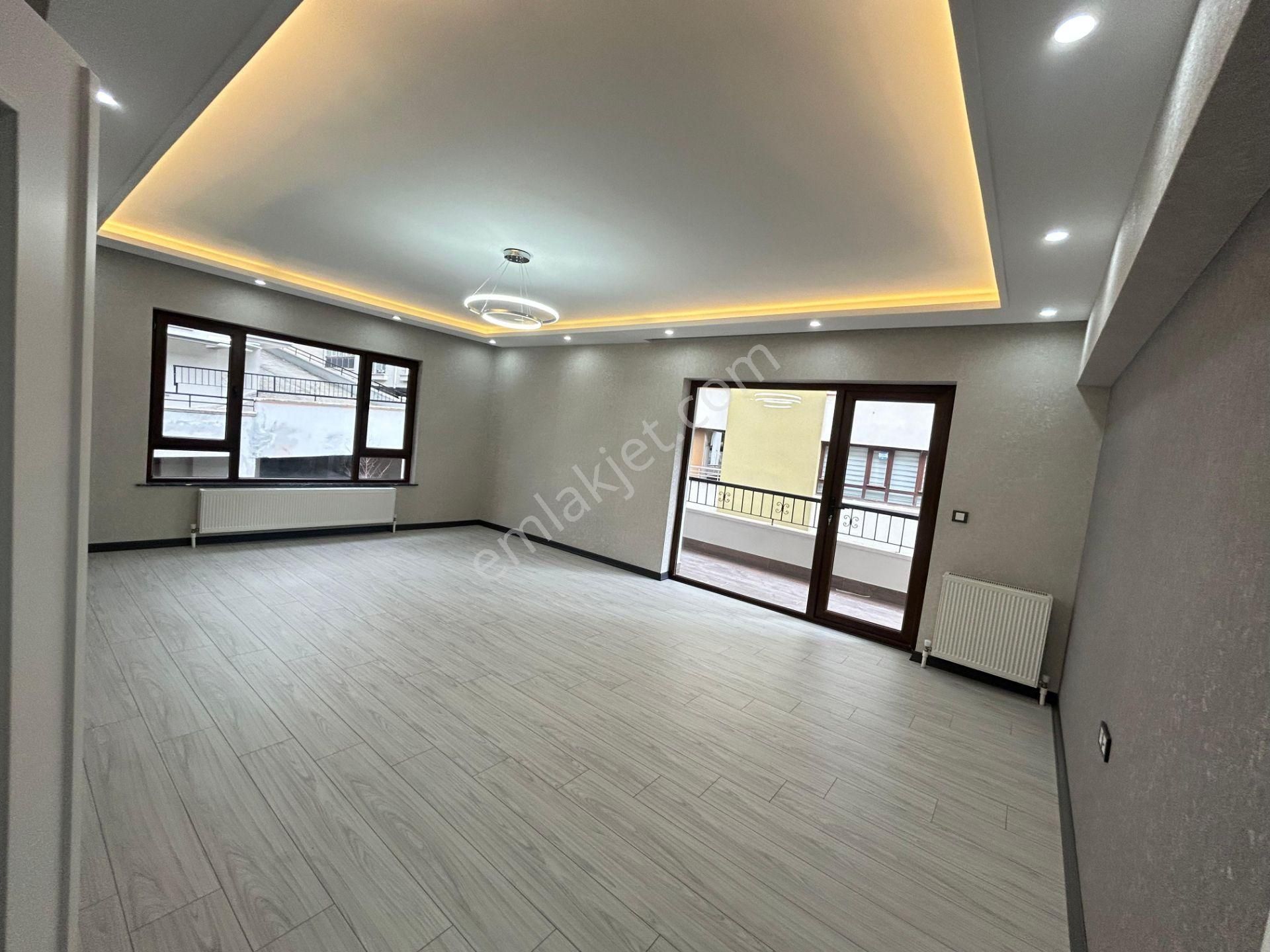 Taner'den Gökkuşağı Caddesinde 3+1 2 Banyo Asansörlü Orta Kat - Görsel 35