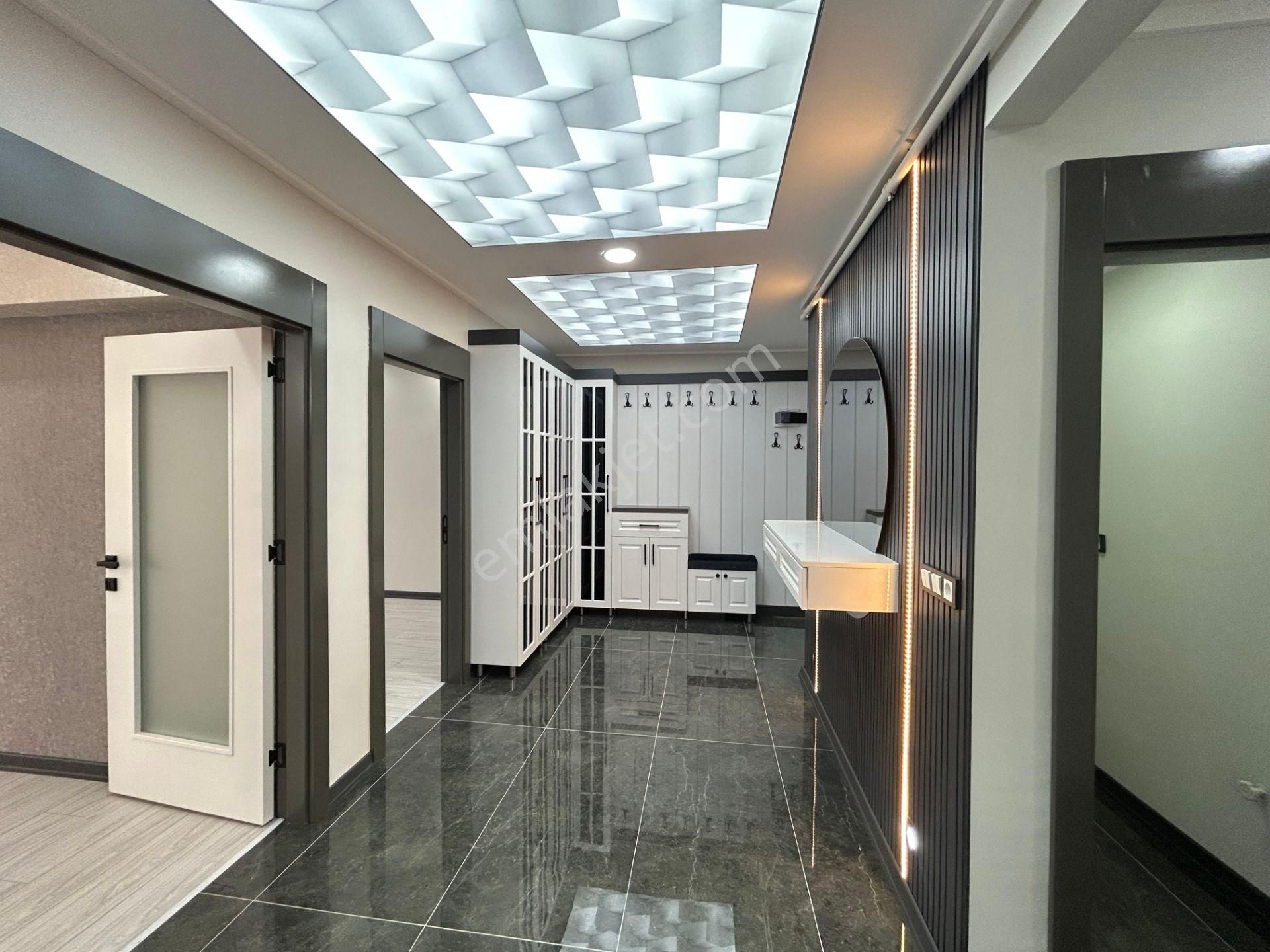 Taner'den Gökkuşağı Caddesinde 3+1 2 Banyo Asansörlü Orta Kat - Görsel 31