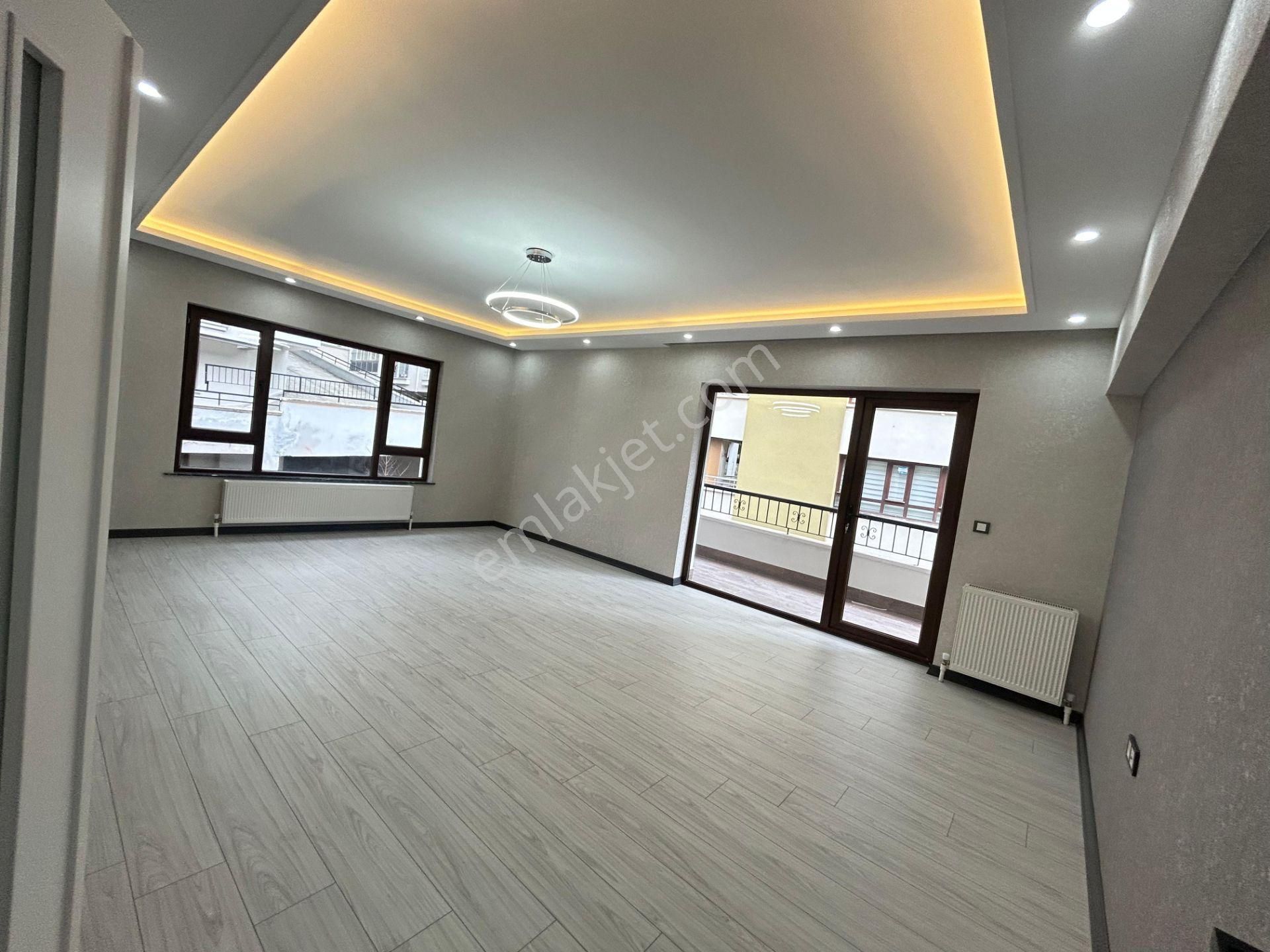 Taner'den Gökkuşağı Caddesinde 3+1 2 Banyo Asansörlü Orta Kat - Görsel 16