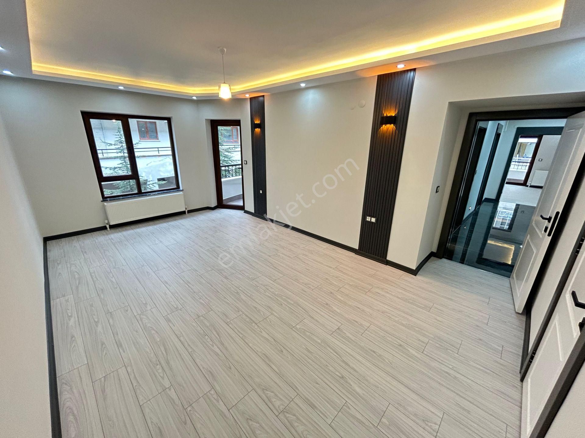 Taner'den Gökkuşağı Caddesinde 3+1 2 Banyo Asansörlü Orta Kat - Görsel 8