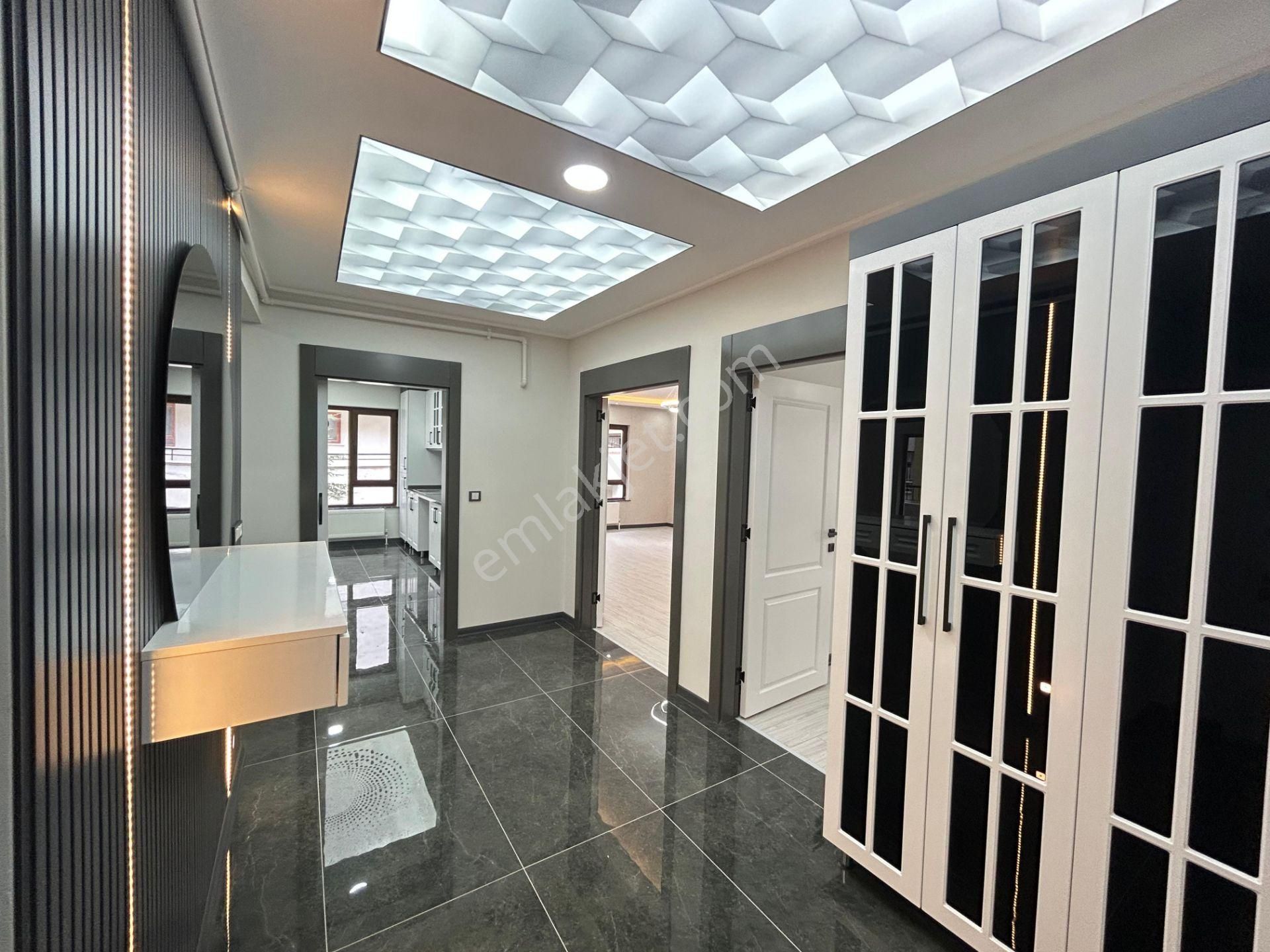 Taner'den Gökkuşağı Caddesinde 3+1 2 Banyo Asansörlü Orta Kat - Görsel 6