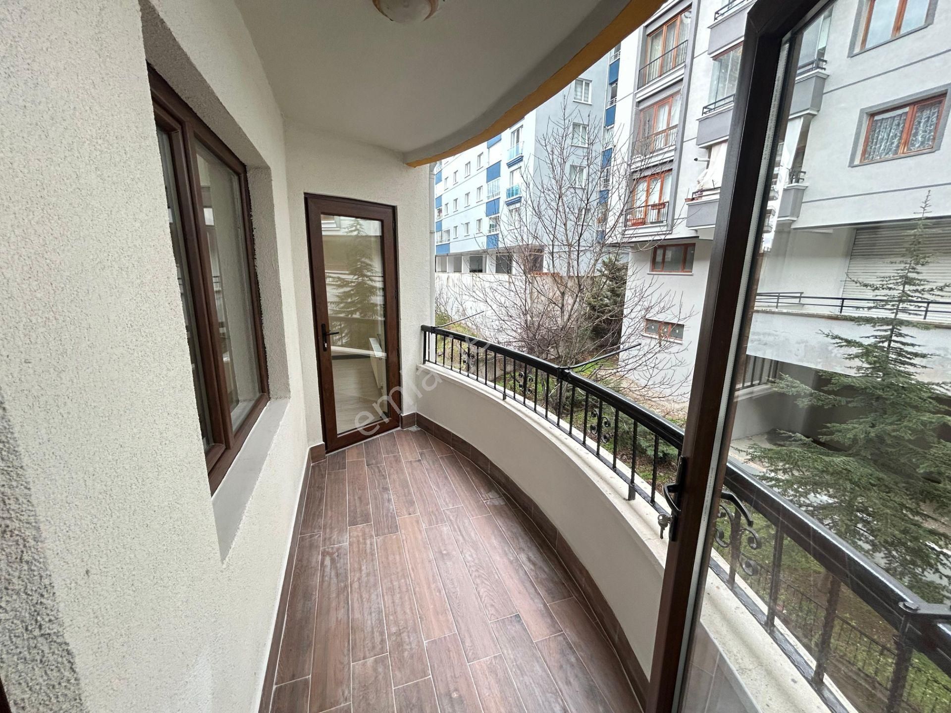 Taner'den Gökkuşağı Caddesinde 3+1 2 Banyo Asansörlü Orta Kat - Görsel 33