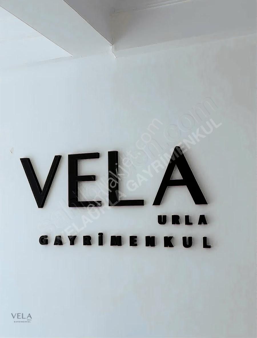 Urla Çeşmealtı Merkezde Satılık 4+1 İkiz Villa Teraslı