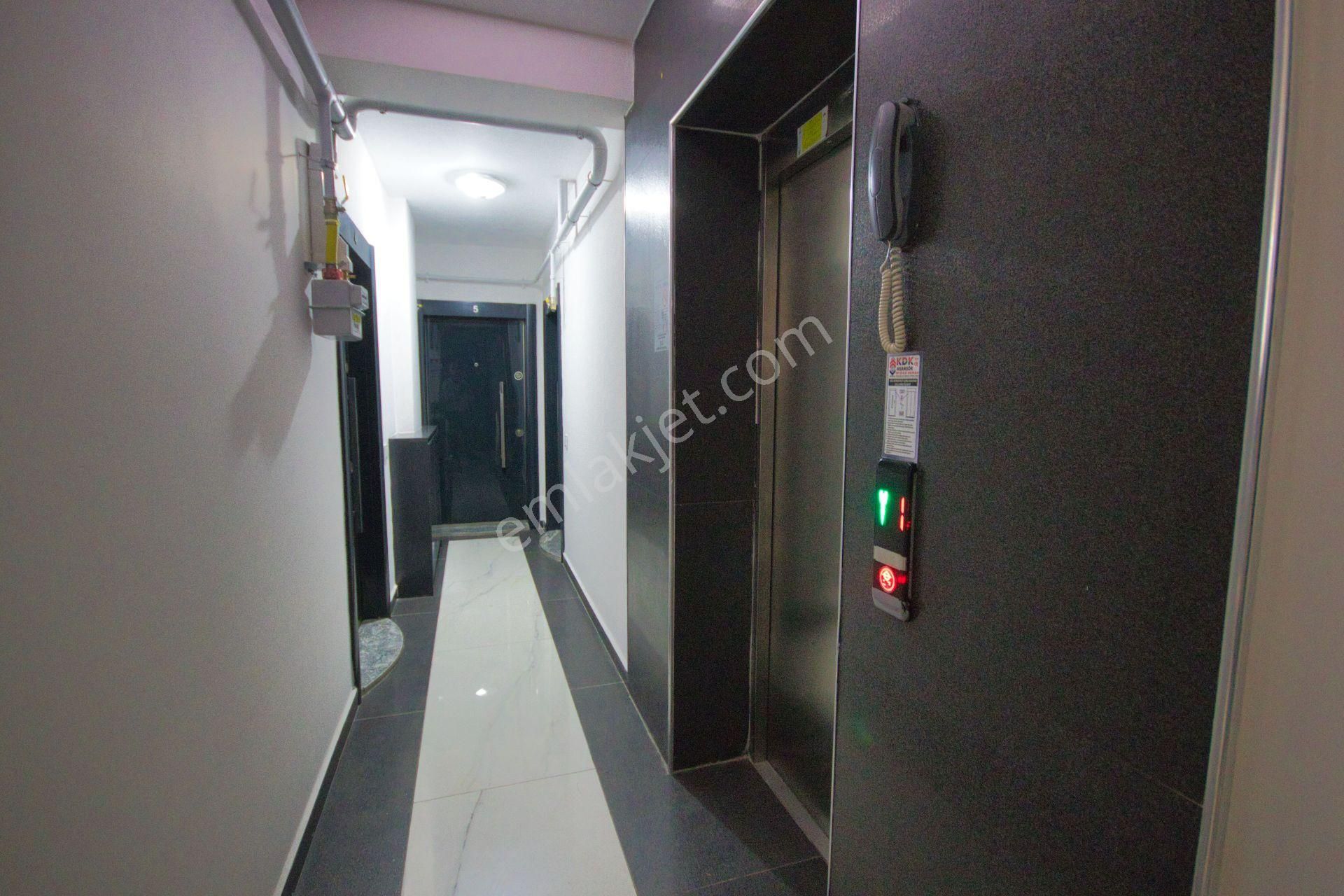 🛑🛑aktif'ten Akçay'da Satılık Merkezi Konumda Eşyalı Arakat Şık Ferah Dizaynlı 1+1daire - Görsel 2