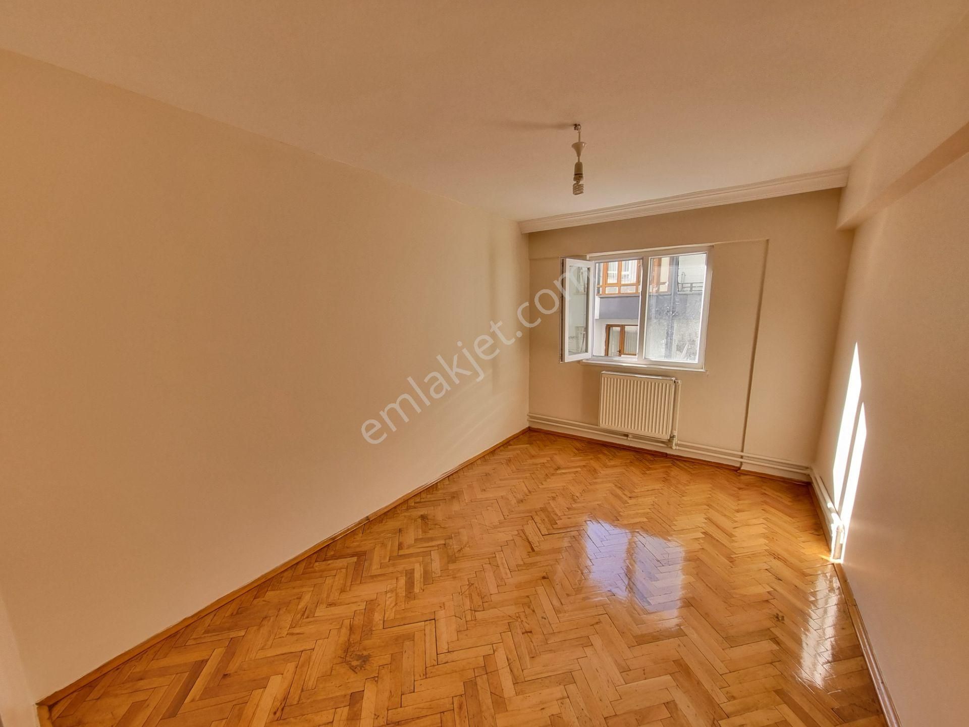 Ragıp Tüzün Cad. - Metroya 14 Dk.- Bol Güneşli - Satılık 2+1 - Görsel 12