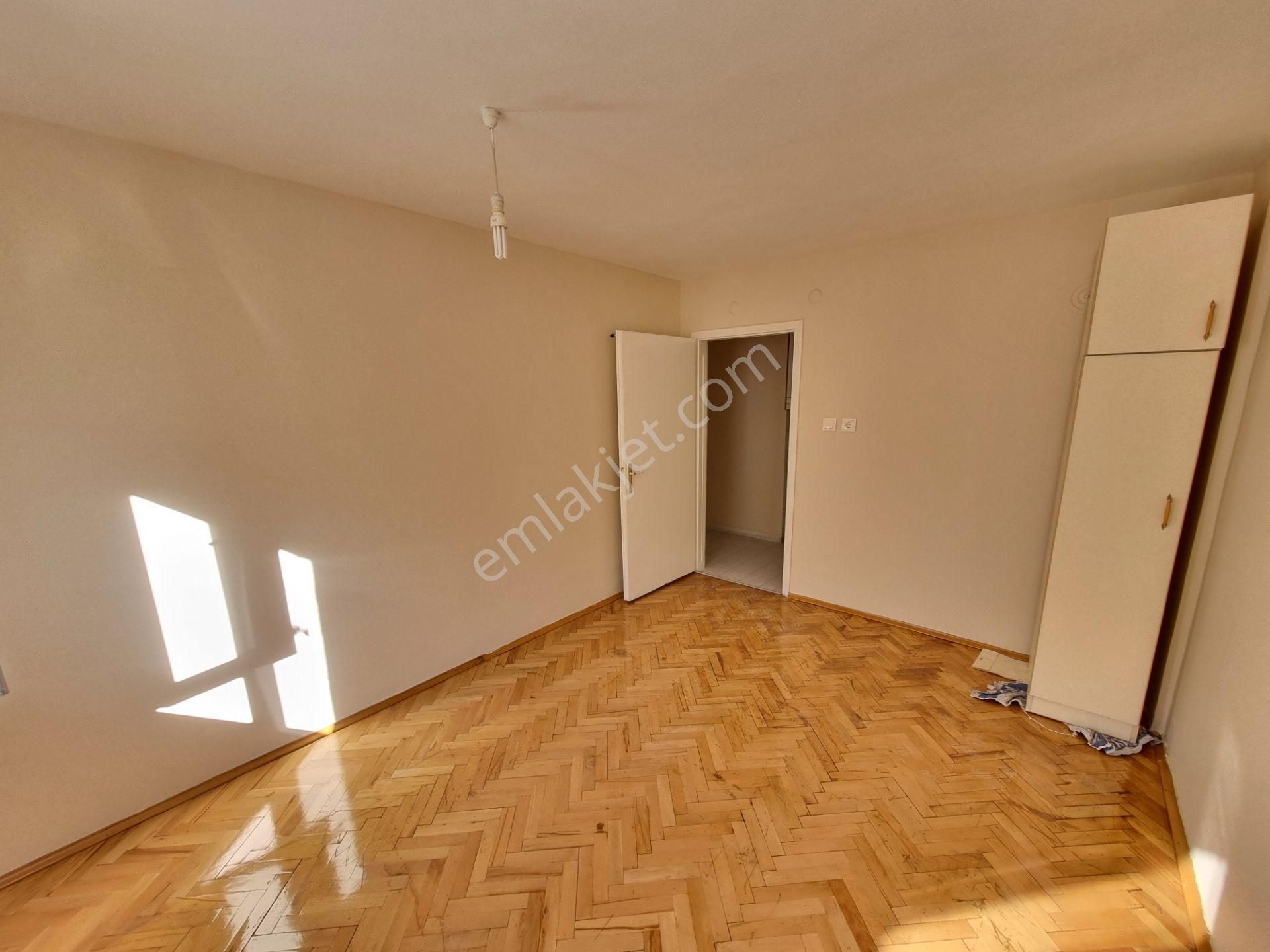 Ragıp Tüzün Cad. - Metroya 14 Dk.- Bol Güneşli - Satılık 2+1 - Görsel 19