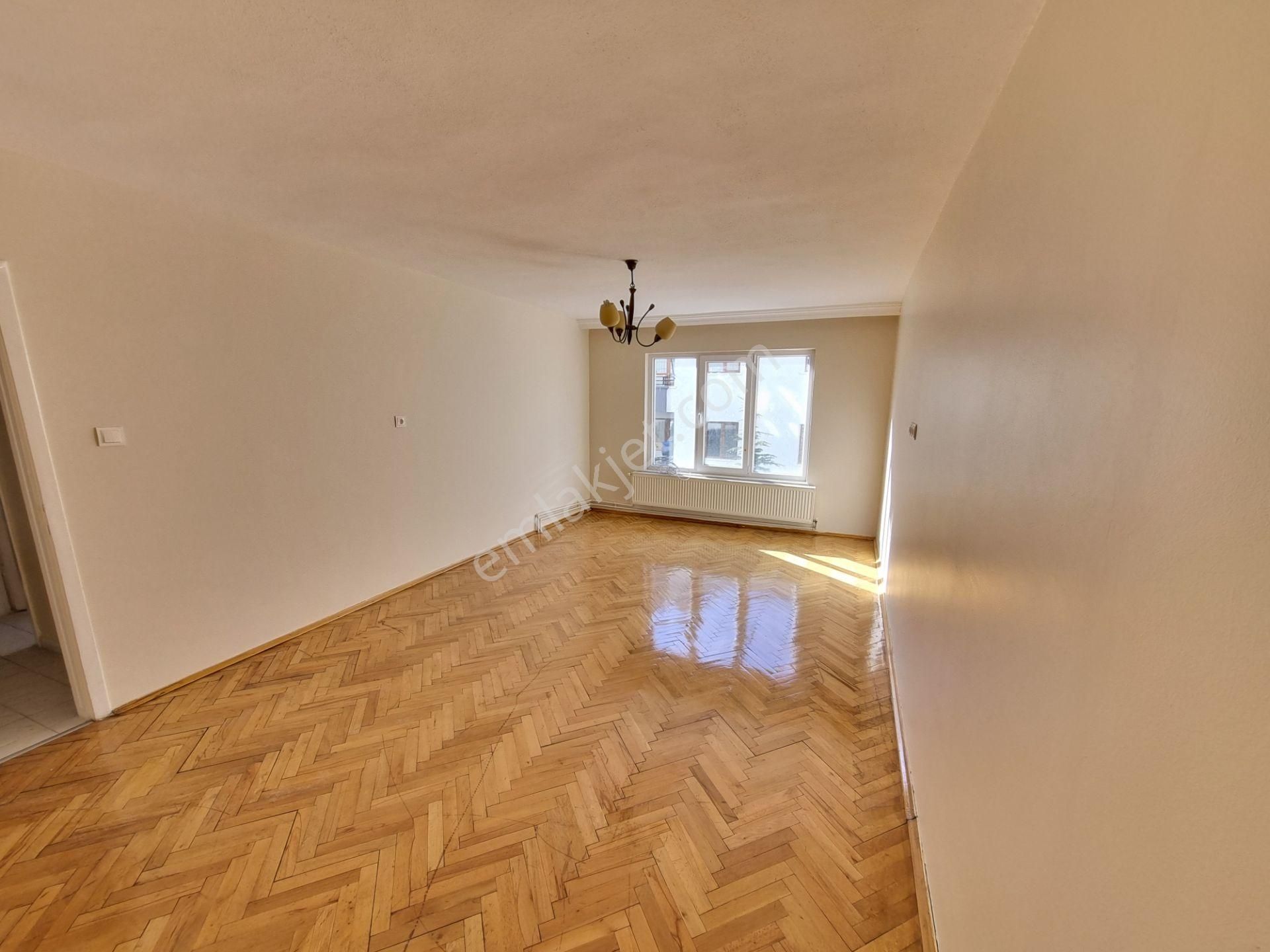 Ragıp Tüzün Cad. - Metroya 14 Dk.- Bol Güneşli - Satılık 2+1 - Görsel 8