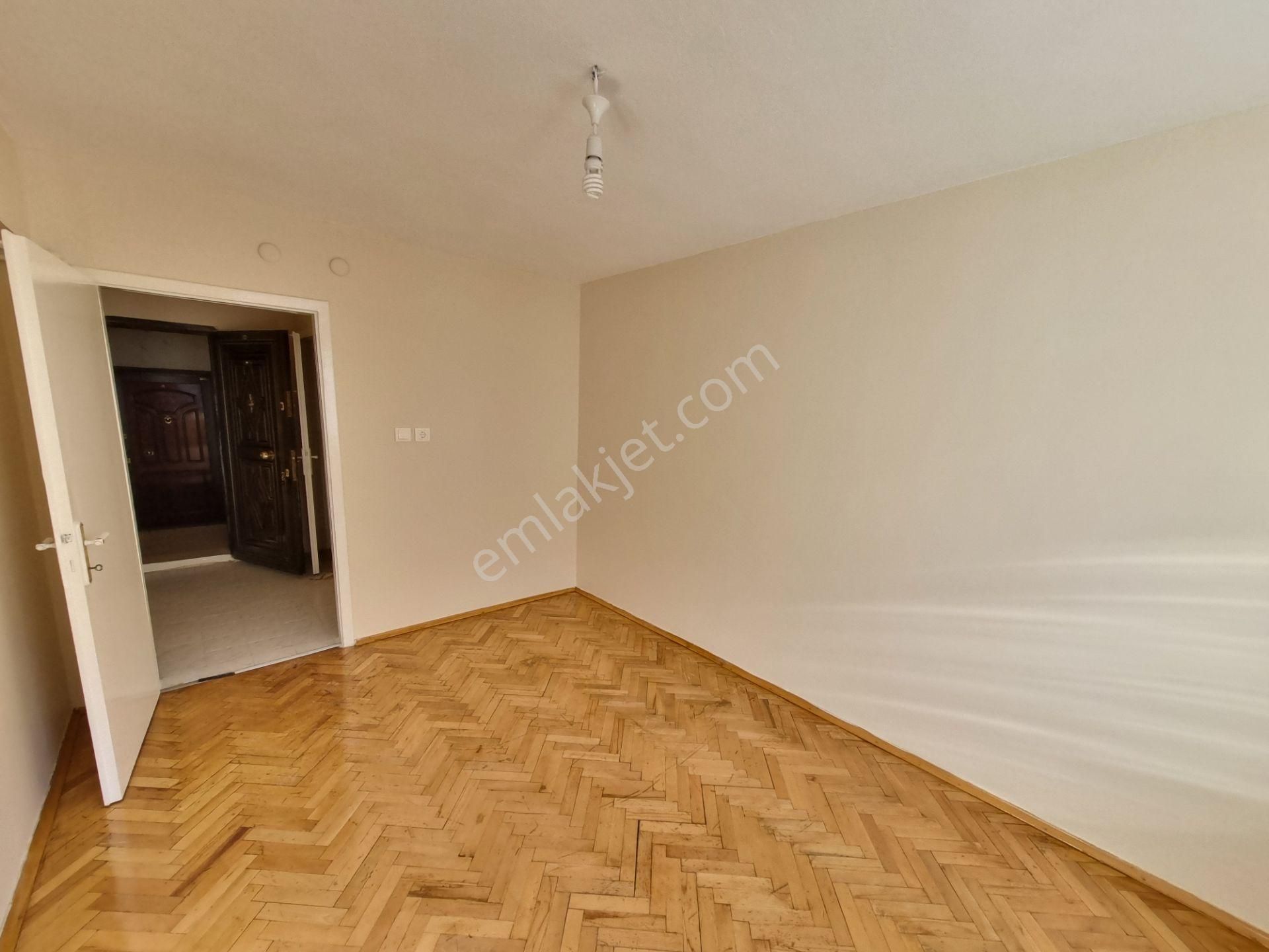 Ragıp Tüzün Cad. - Metroya 14 Dk.- Bol Güneşli - Satılık 2+1 - Görsel 15