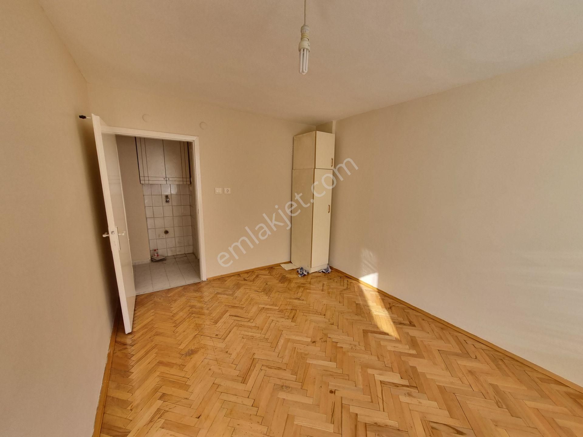 Ragıp Tüzün Cad. - Metroya 14 Dk.- Bol Güneşli - Satılık 2+1 - Görsel 20