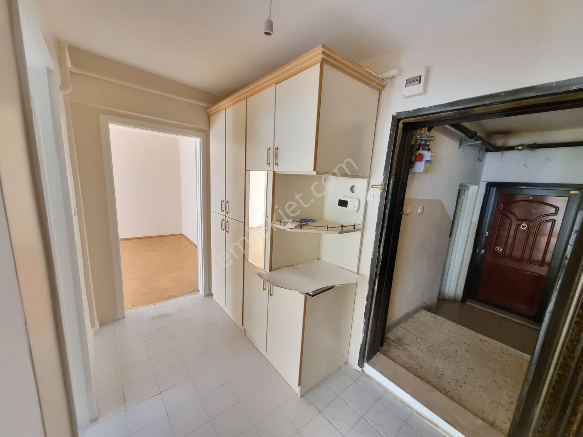 Ragıp Tüzün Cad. - Metroya 14 Dk.- Bol Güneşli - Satılık 2+1 - Görsel 21