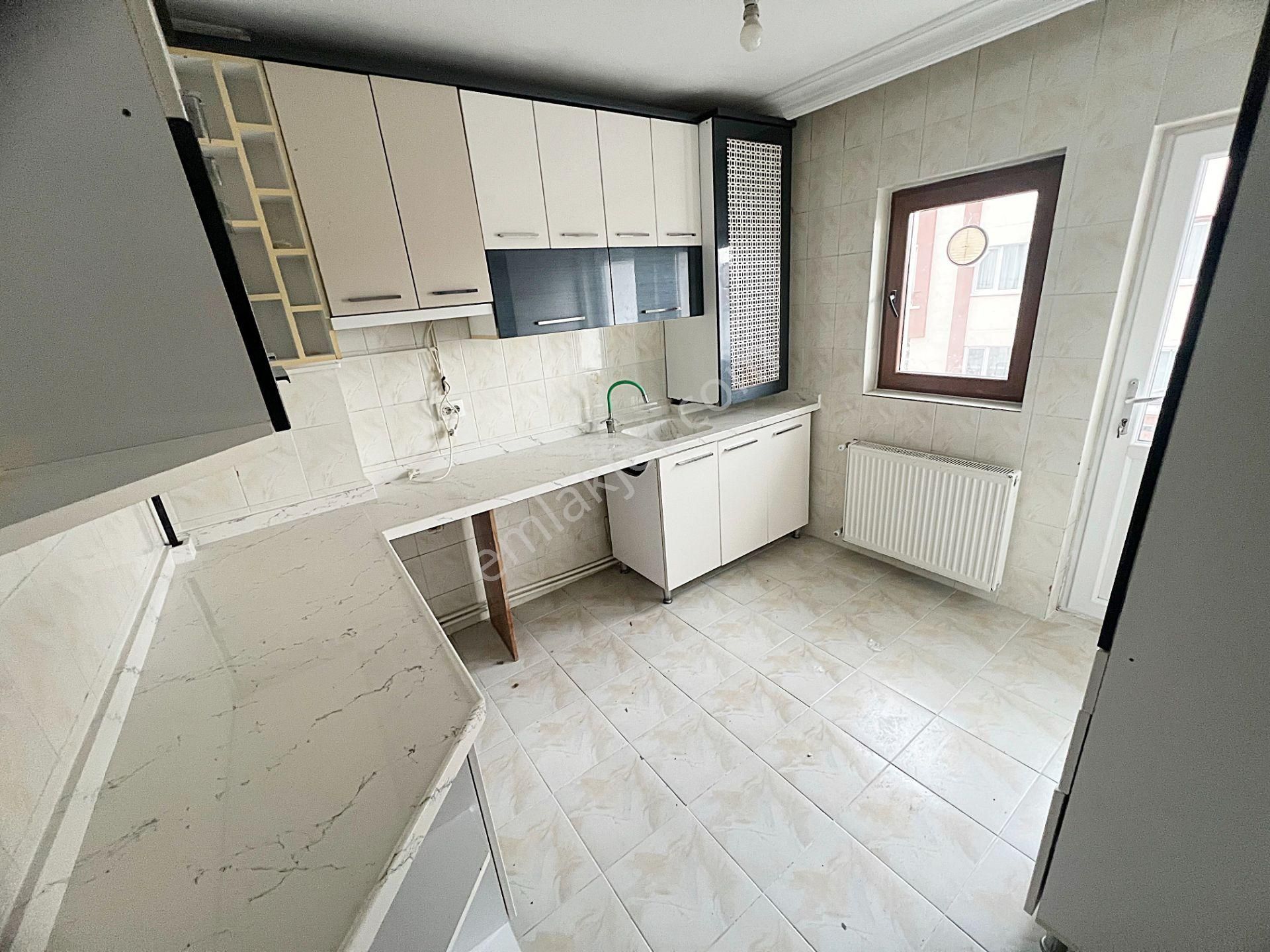 Şehit Kubilay Selim Cadde Üzeri Ulaşım Yakını Arakat 3+1 Kiralık - Görsel 5