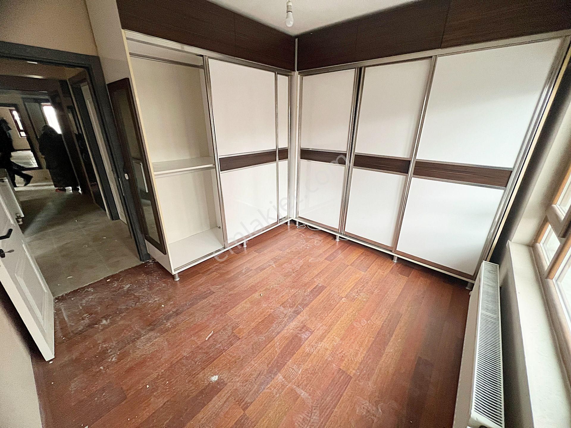 Şehit Kubilay Selim Cadde Üzeri Ulaşım Yakını Arakat 3+1 Kiralık - Görsel 18