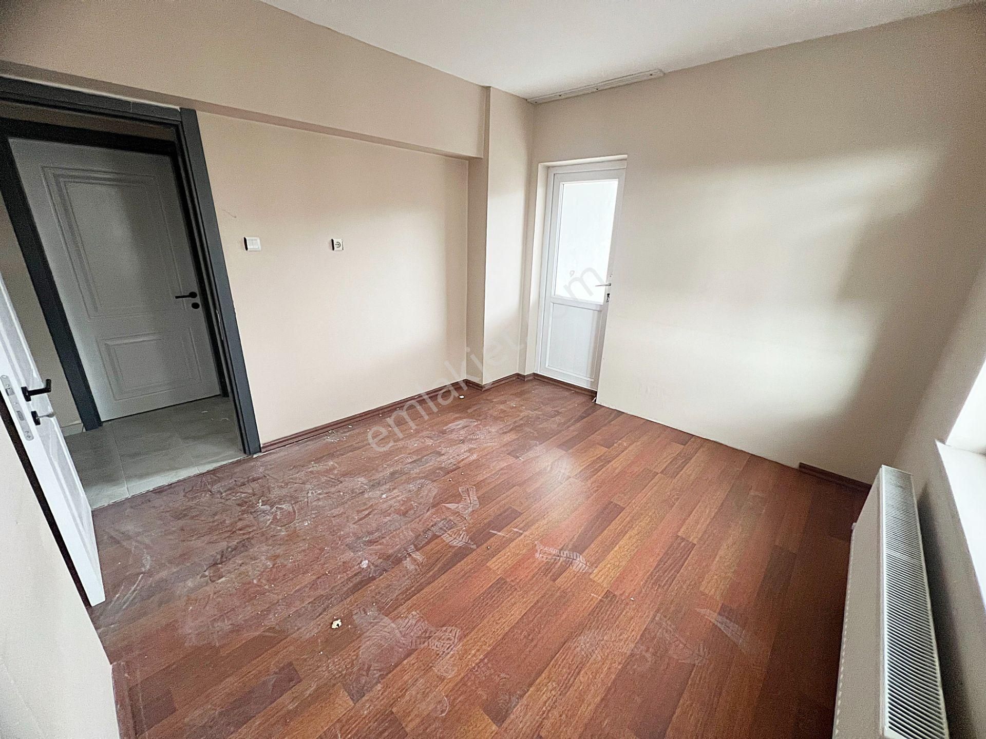 Şehit Kubilay Selim Cadde Üzeri Ulaşım Yakını Arakat 3+1 Kiralık - Görsel 16