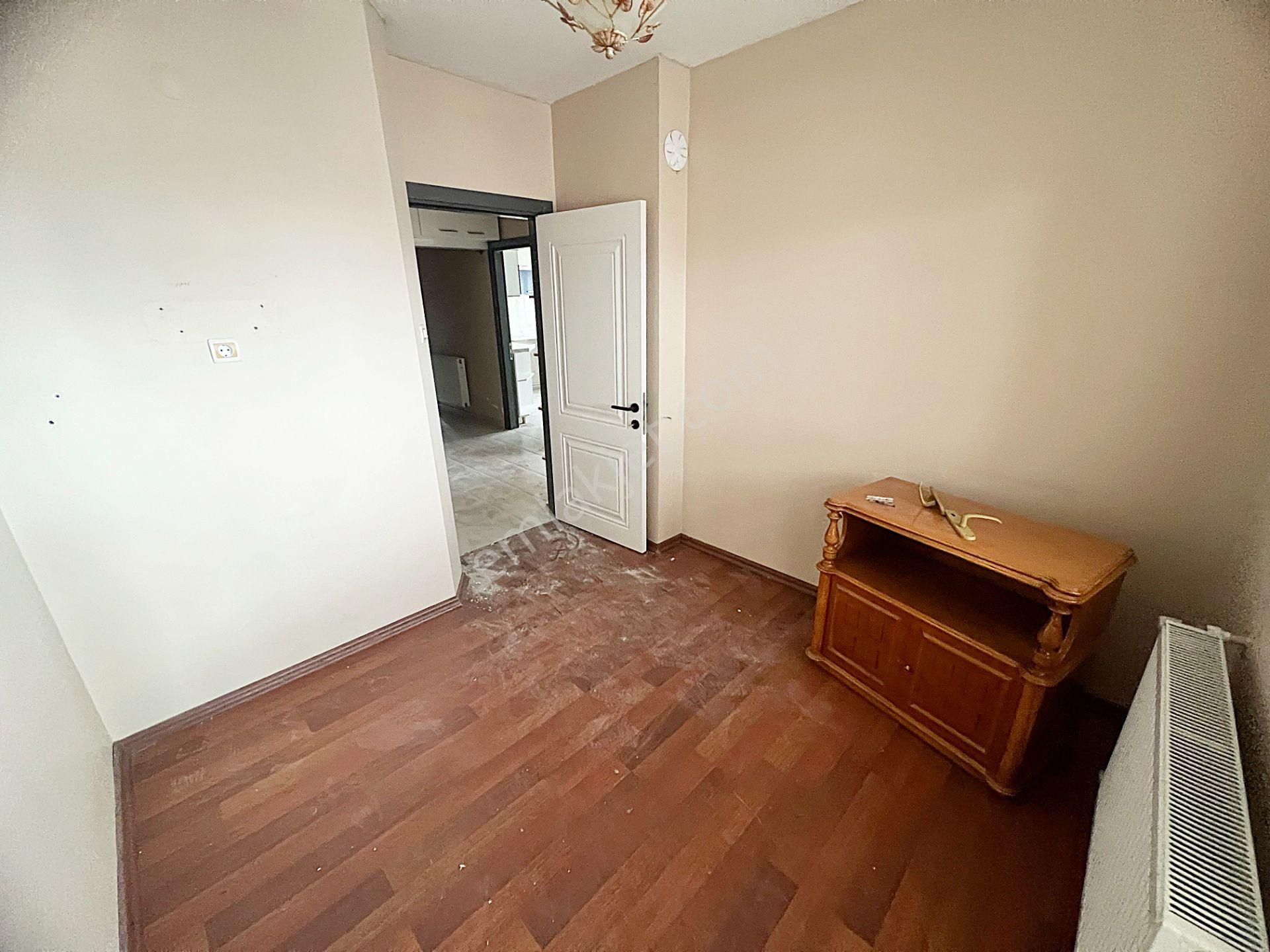 Şehit Kubilay Selim Cadde Üzeri Ulaşım Yakını Arakat 3+1 Kiralık - Görsel 12