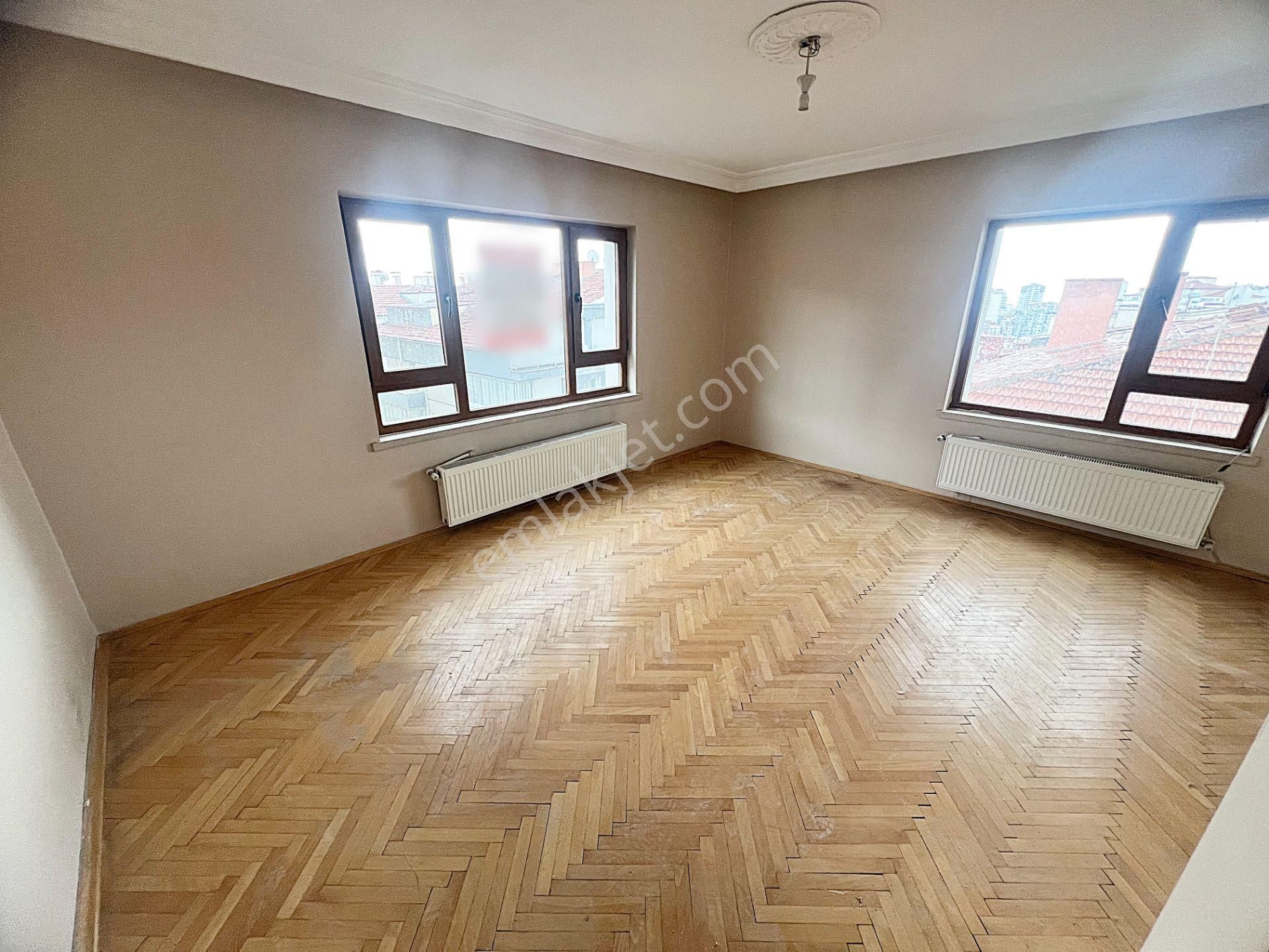 Şehit Kubilay Selim Cadde Üzeri Ulaşım Yakını Arakat 3+1 Kiralık - Görsel 6