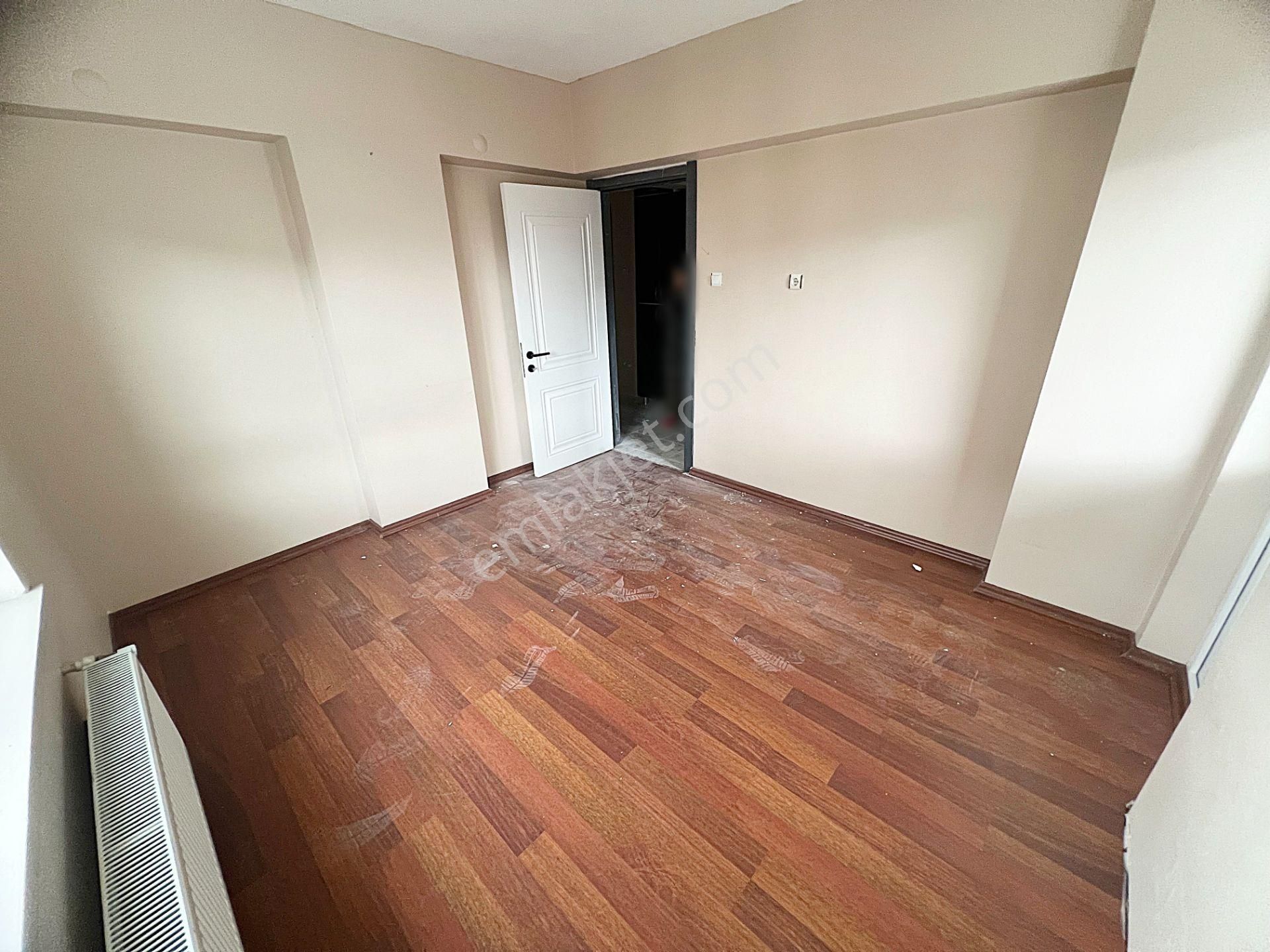 Şehit Kubilay Selim Cadde Üzeri Ulaşım Yakını Arakat 3+1 Kiralık - Görsel 14