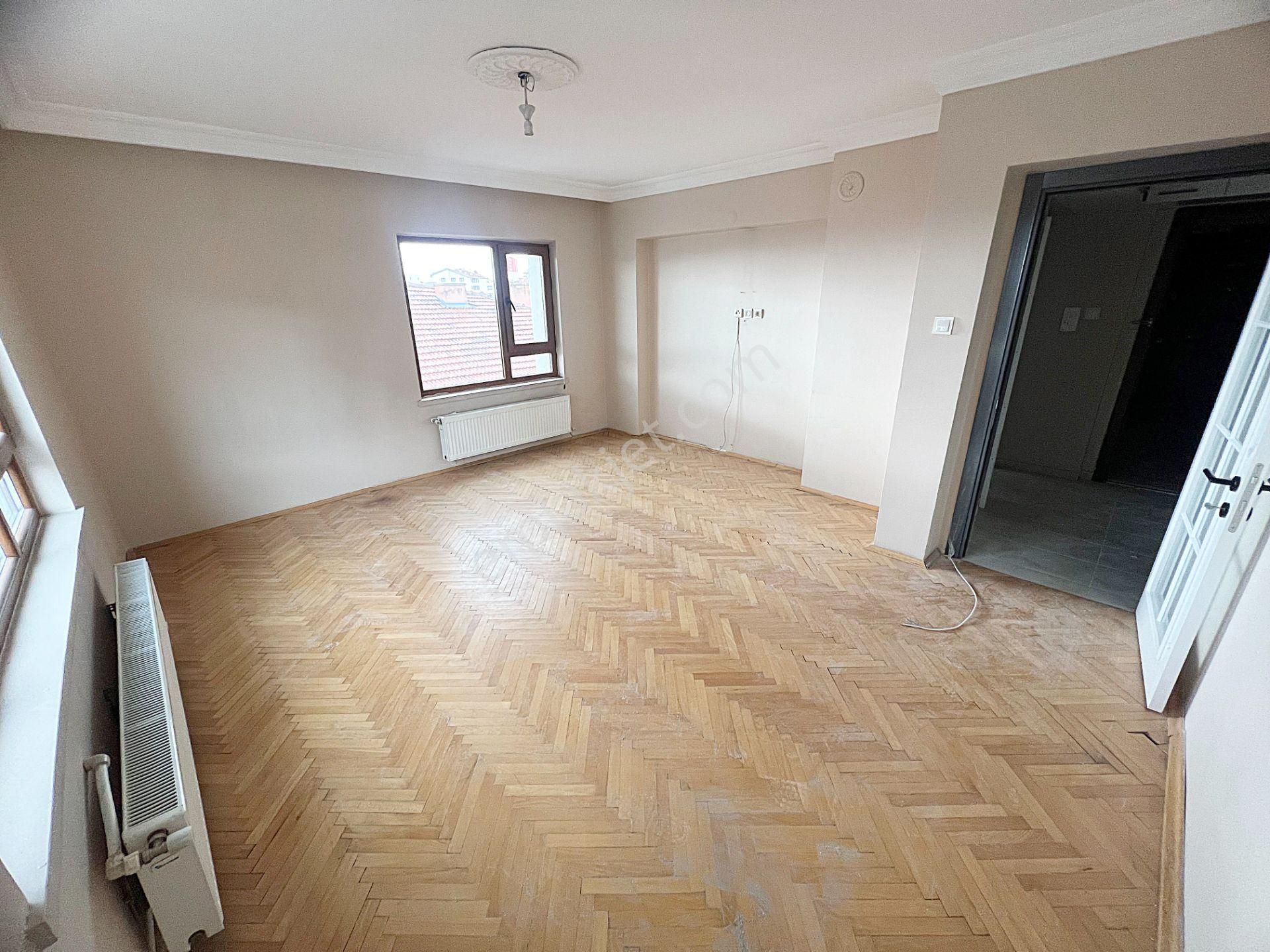 Şehit Kubilay Selim Cadde Üzeri Ulaşım Yakını Arakat 3+1 Kiralık - Görsel 7